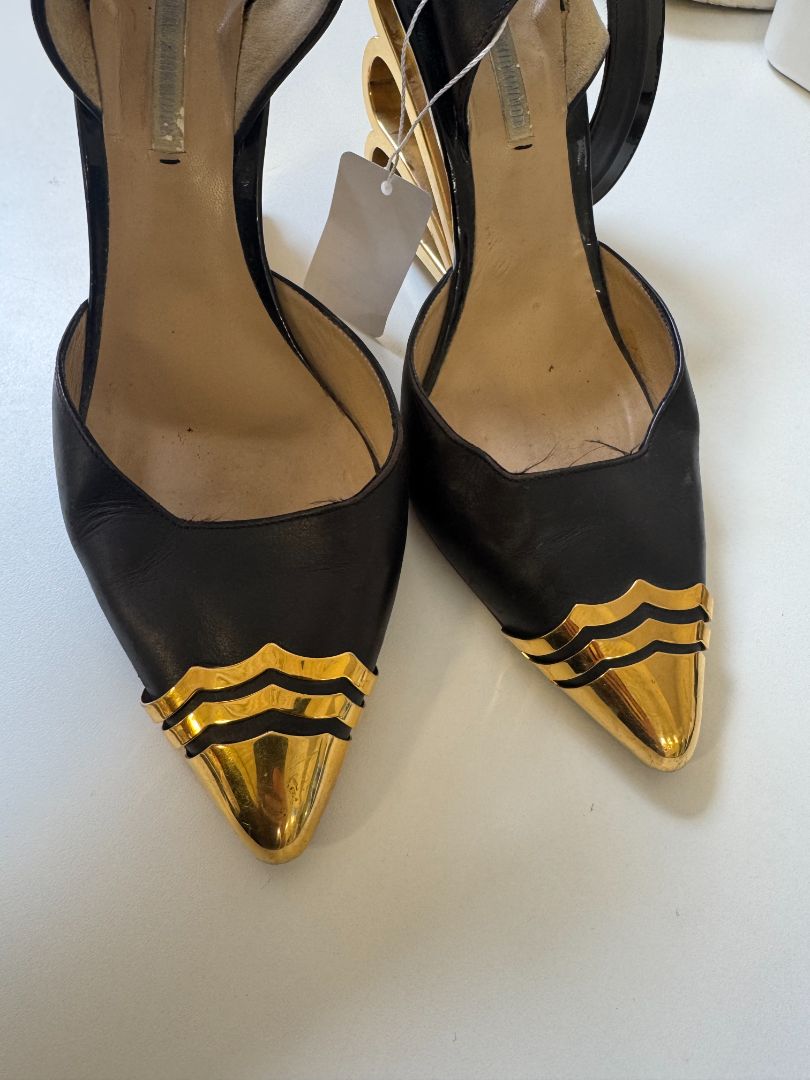 NICHOLAS KIRKWOOD black heels with funky gold sculpted wegde