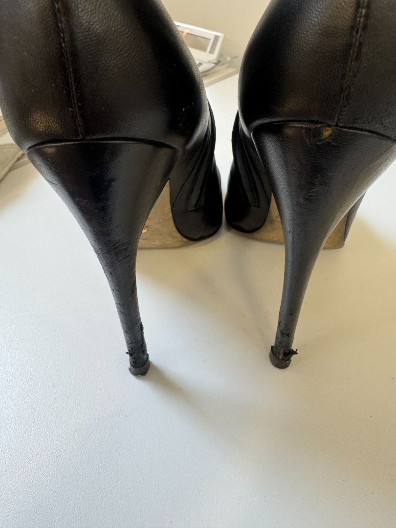 SERGIO ROSSI black leather bootie with cage leather top