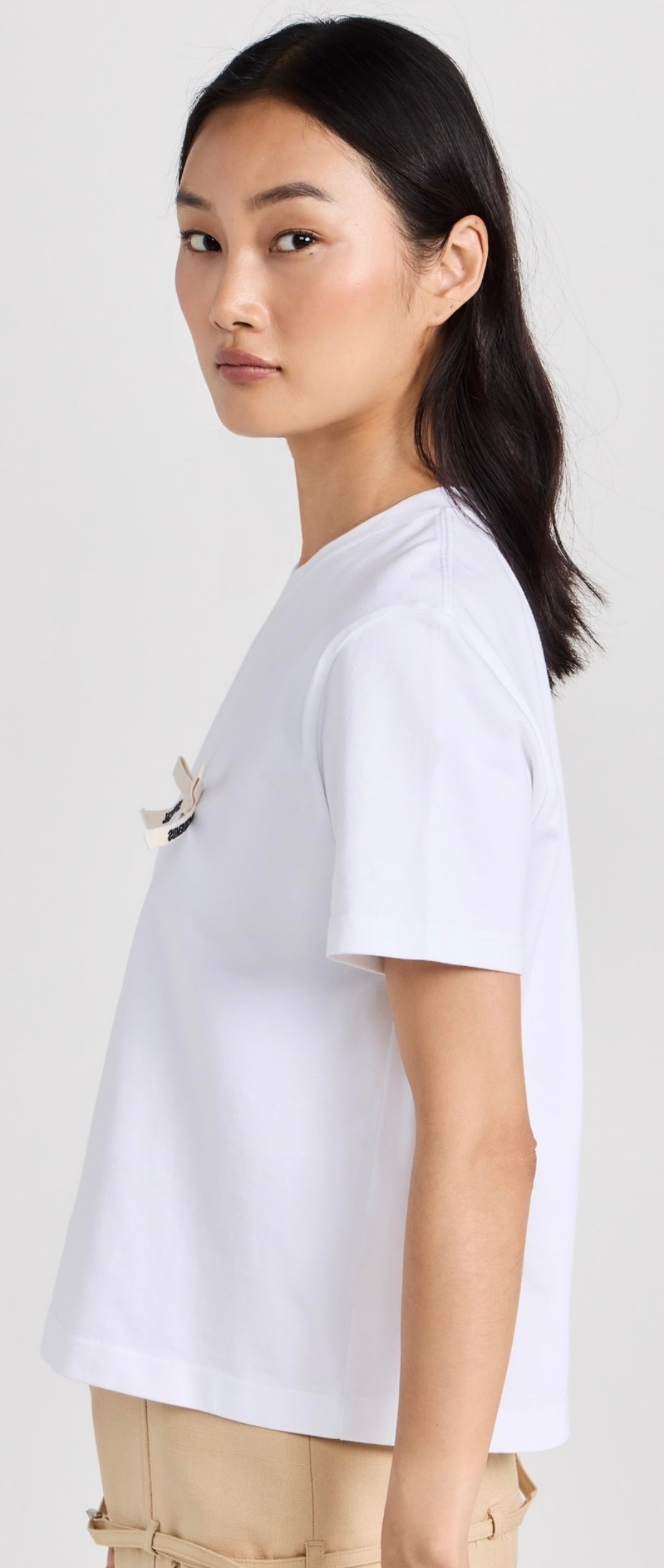 JACQUEMUS white tshirt with cream bow on chest