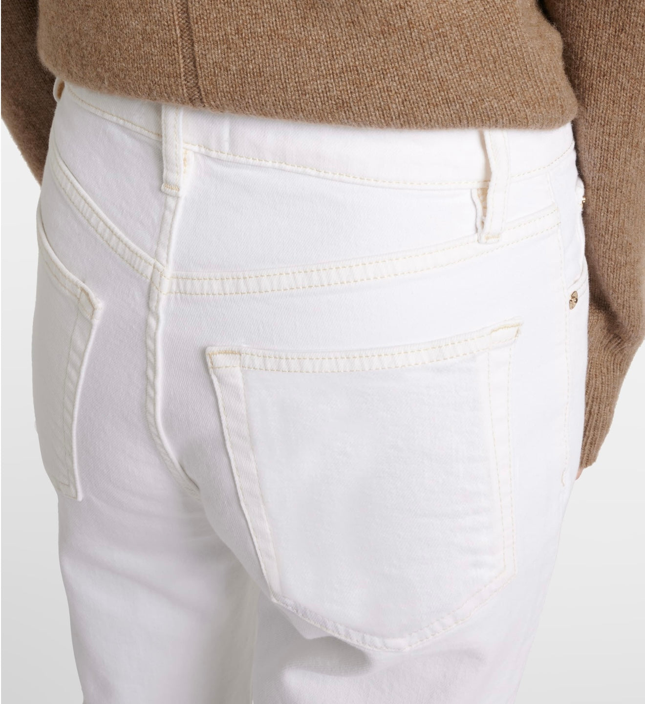 FRAME
The Ruler high-rise straight jeans