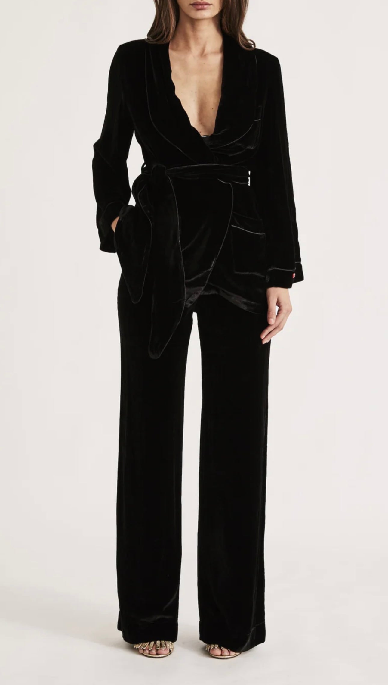 SLEEPING WITH JACQUES
Bon Vivant Shawl-Collar Mini Velvet Robe & Matching Pants