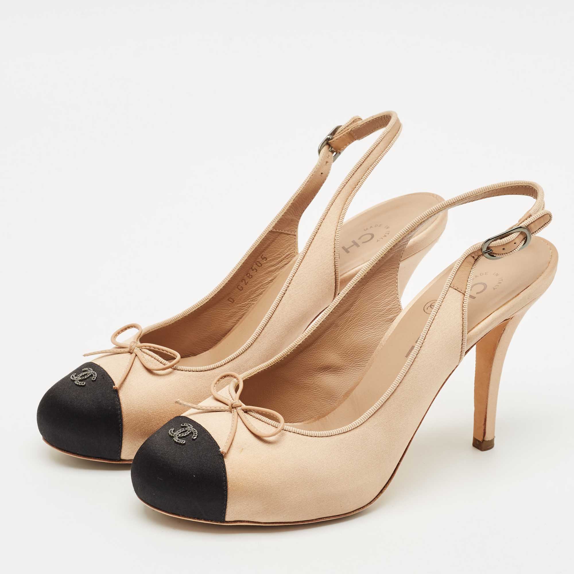 CHANEL beige/black satin CC slingback pumps