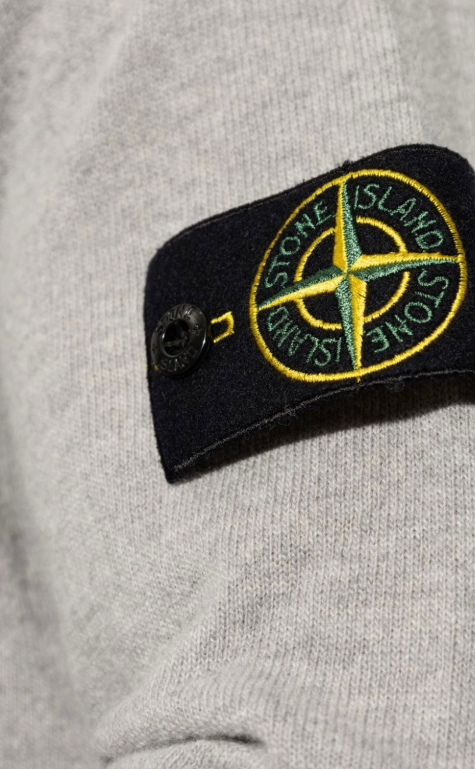 Stone Island
Compass-badge sweater