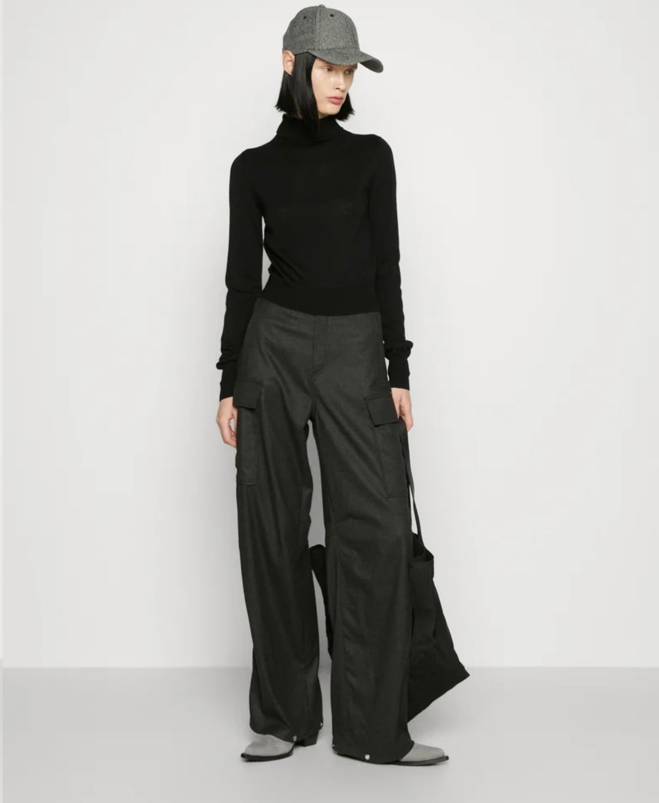 FLIPPA K
TROUSERS - CARGO TROUSERS - ANTHRACITE