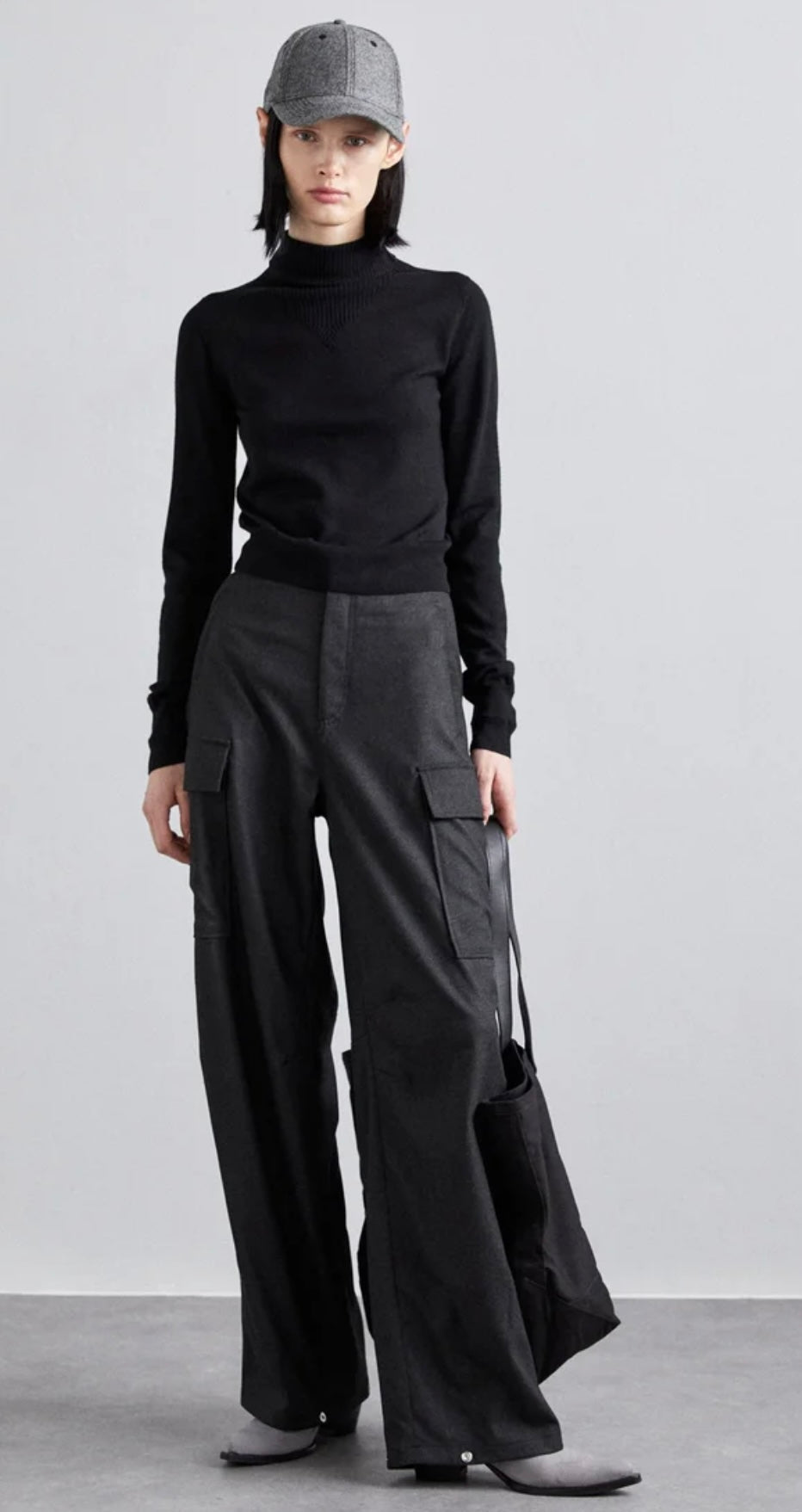 FLIPPA K
TROUSERS - CARGO TROUSERS - ANTHRACITE