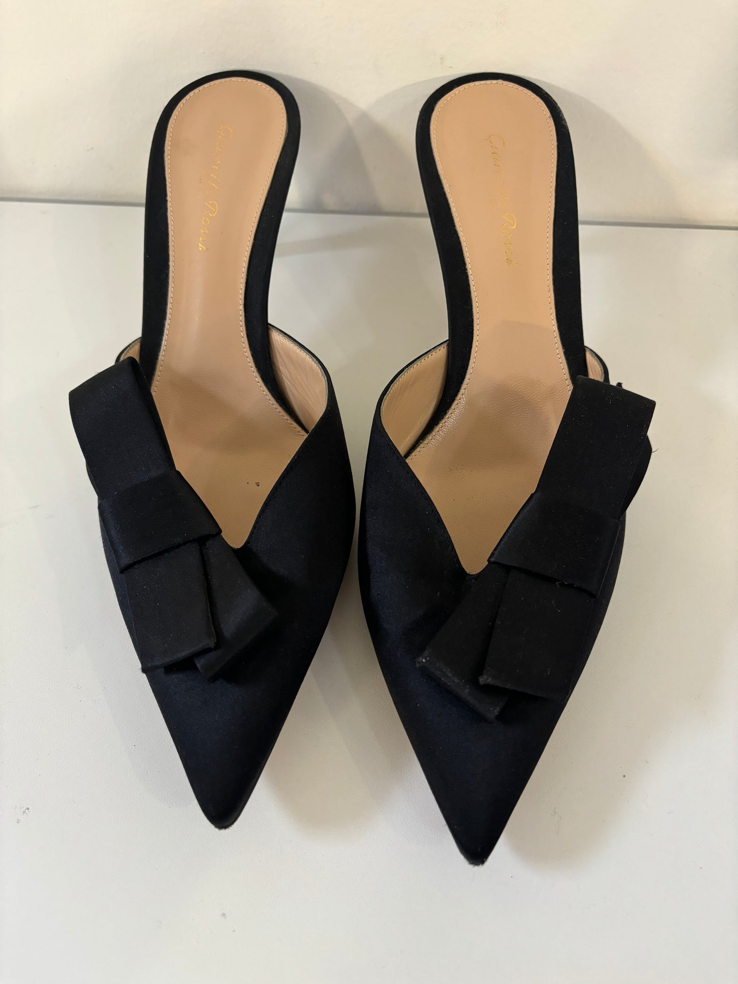 GIANNVITO ROSSI black heels with open back and bow