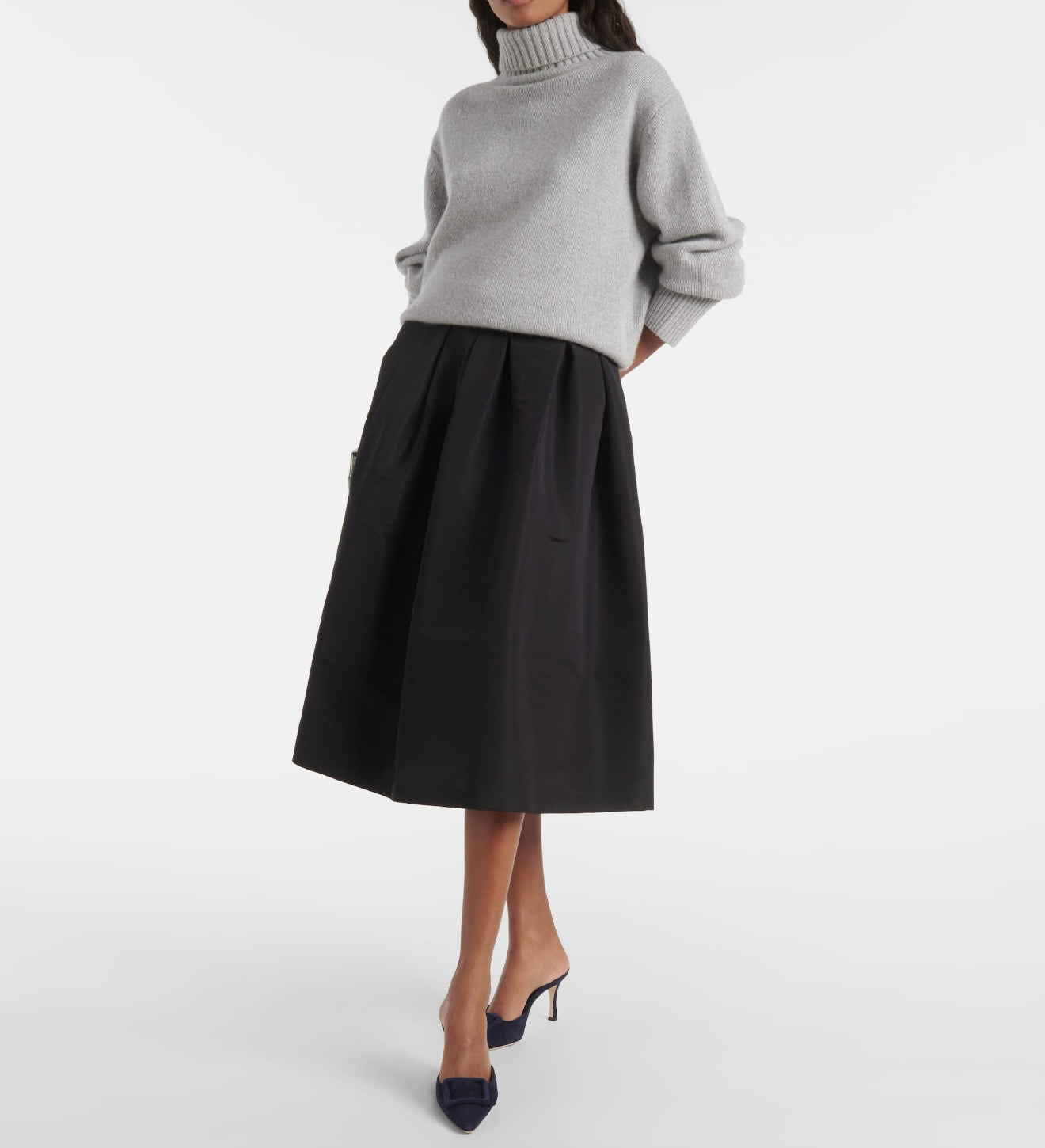 MANOLO BLAHNIK
Maysale suede mules