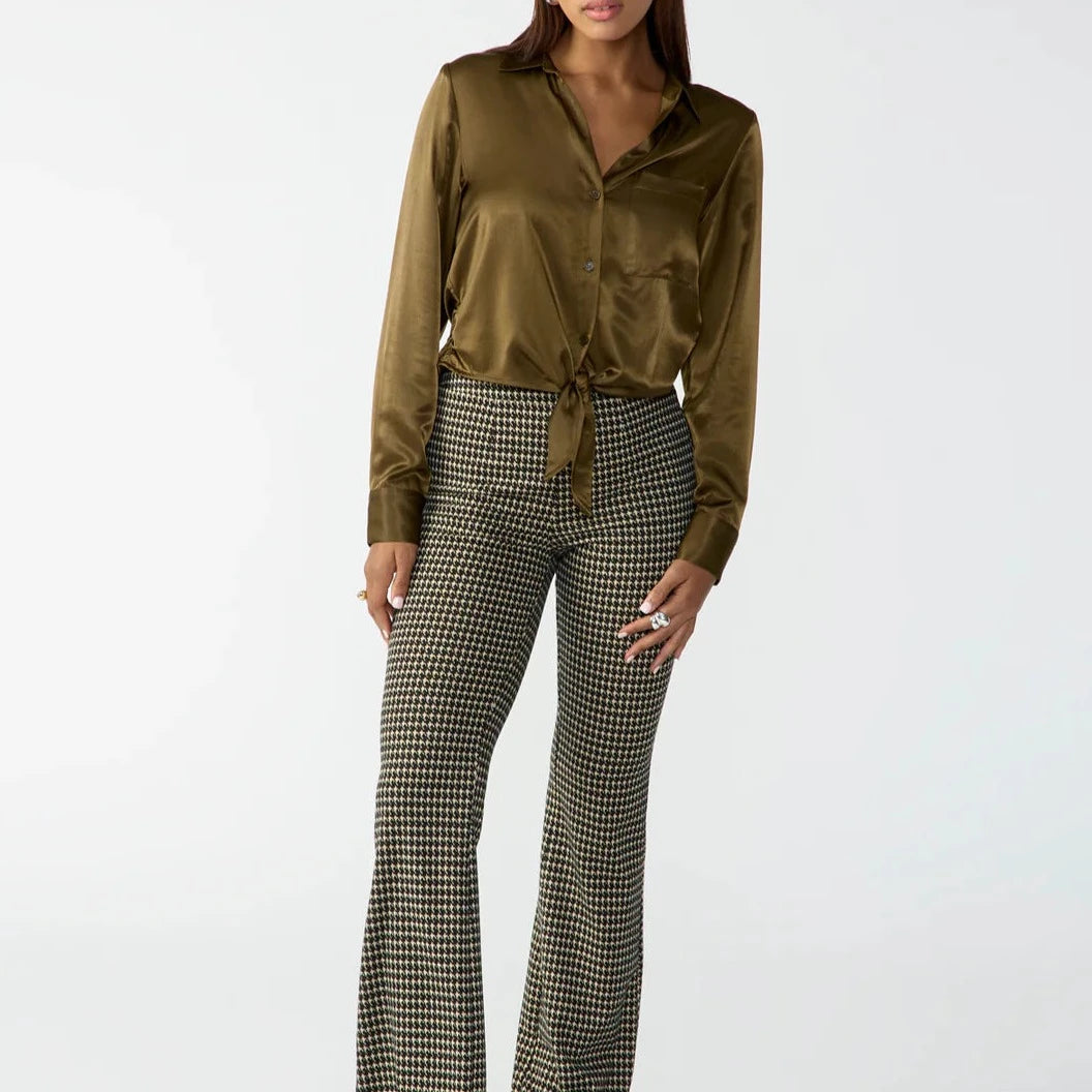 SANCTUARY olive green satin button up top with tie