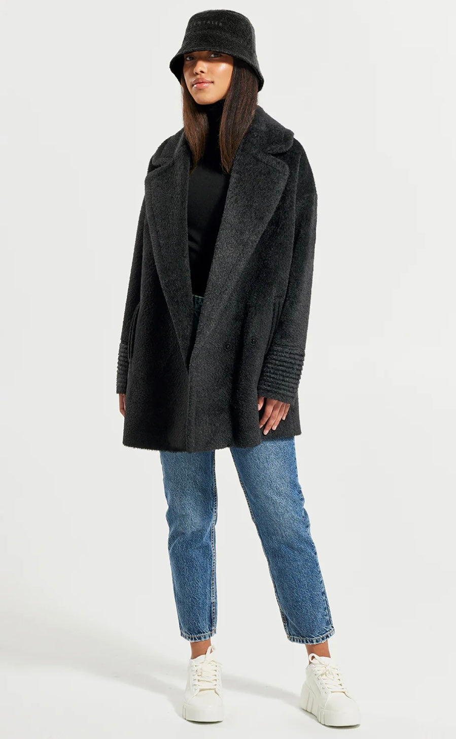 SENTALER - BOUCLÉ ALPACA MID LENGTH OVERSIZED NOTCHED COLLAR COAT
Bouclé Alpaca