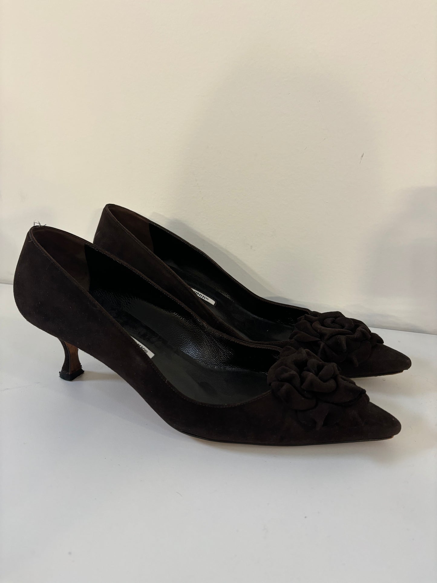 MANOLO BLAHNIK brown suede heels