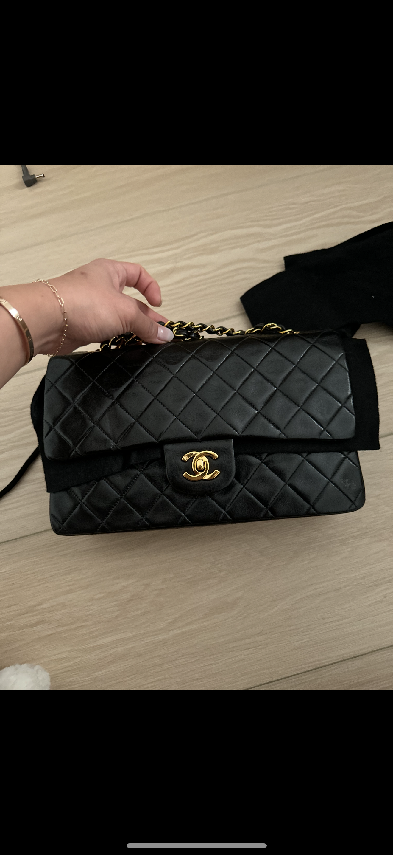 CHANEL Pre-Owned
medium Double Flap shoulder bag