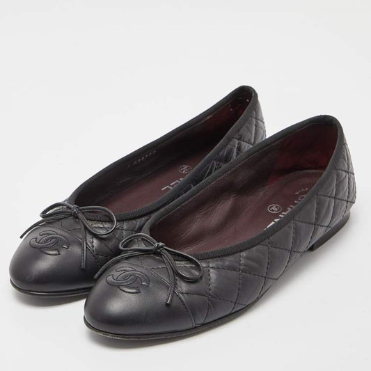 PRE-LOVED CHANEL black leather quilted ballet flats