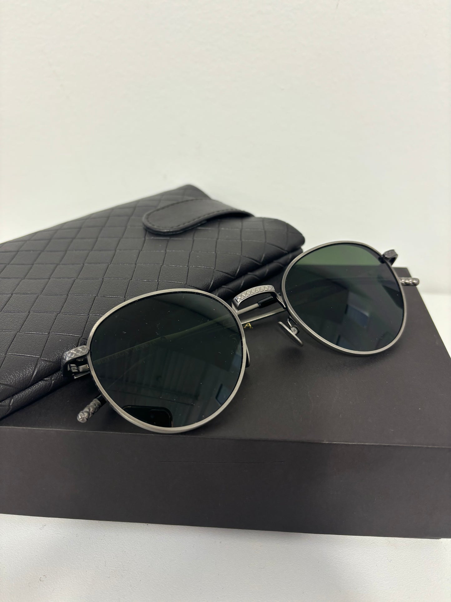 BOTTEGA VENETA round sunglasses