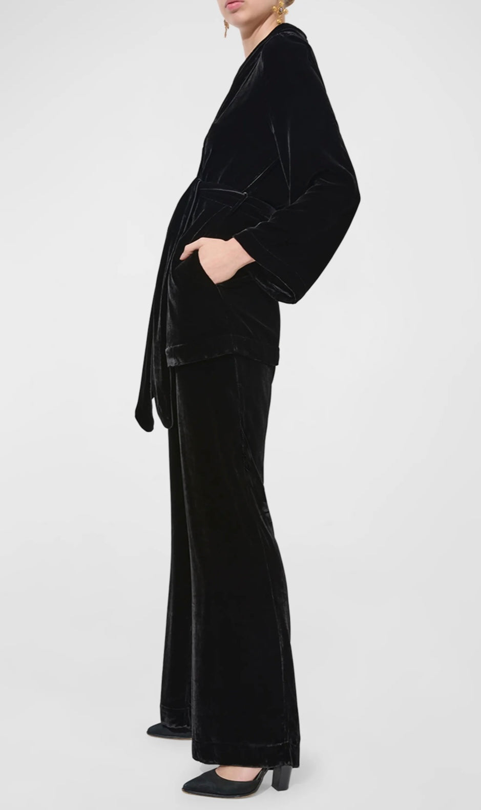 SLEEPING WITH JACQUES
Bon Vivant Shawl-Collar Mini Velvet Robe & Matching Pants