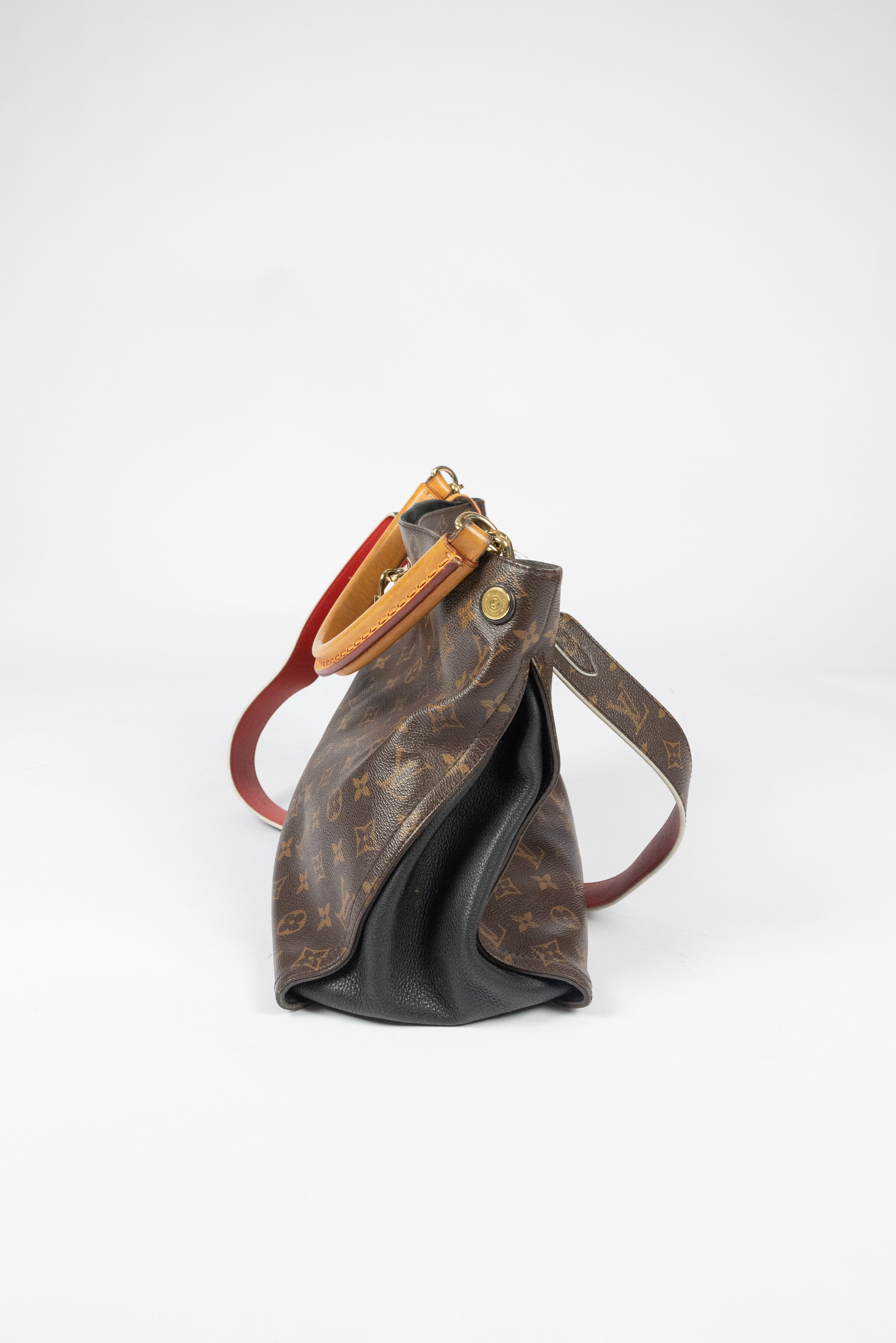 Louis Vuitton - Gaia Monogrammed Handbag