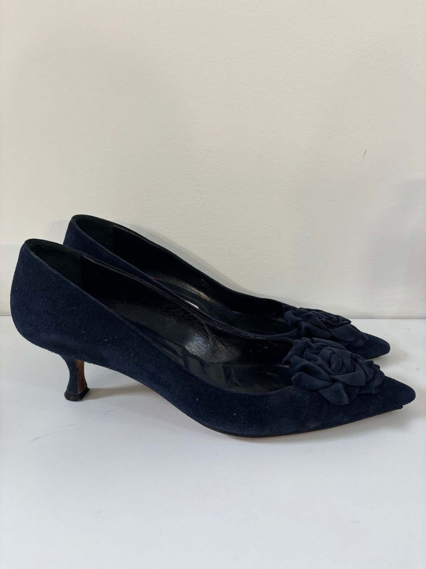 MANOLO BLAHNIK blue suede heels