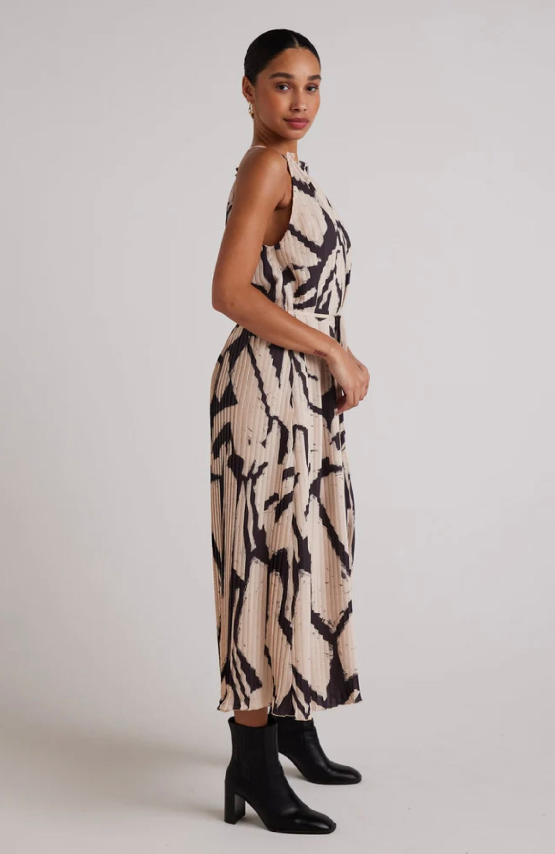 BELLA DAHL - Knife Pleat Halter Maxi Dress - Ivory Mosaic Print