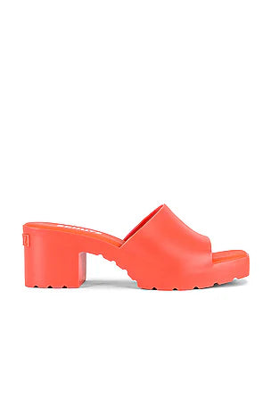 SCHUTZ 
Mizzy Jelly Sandal