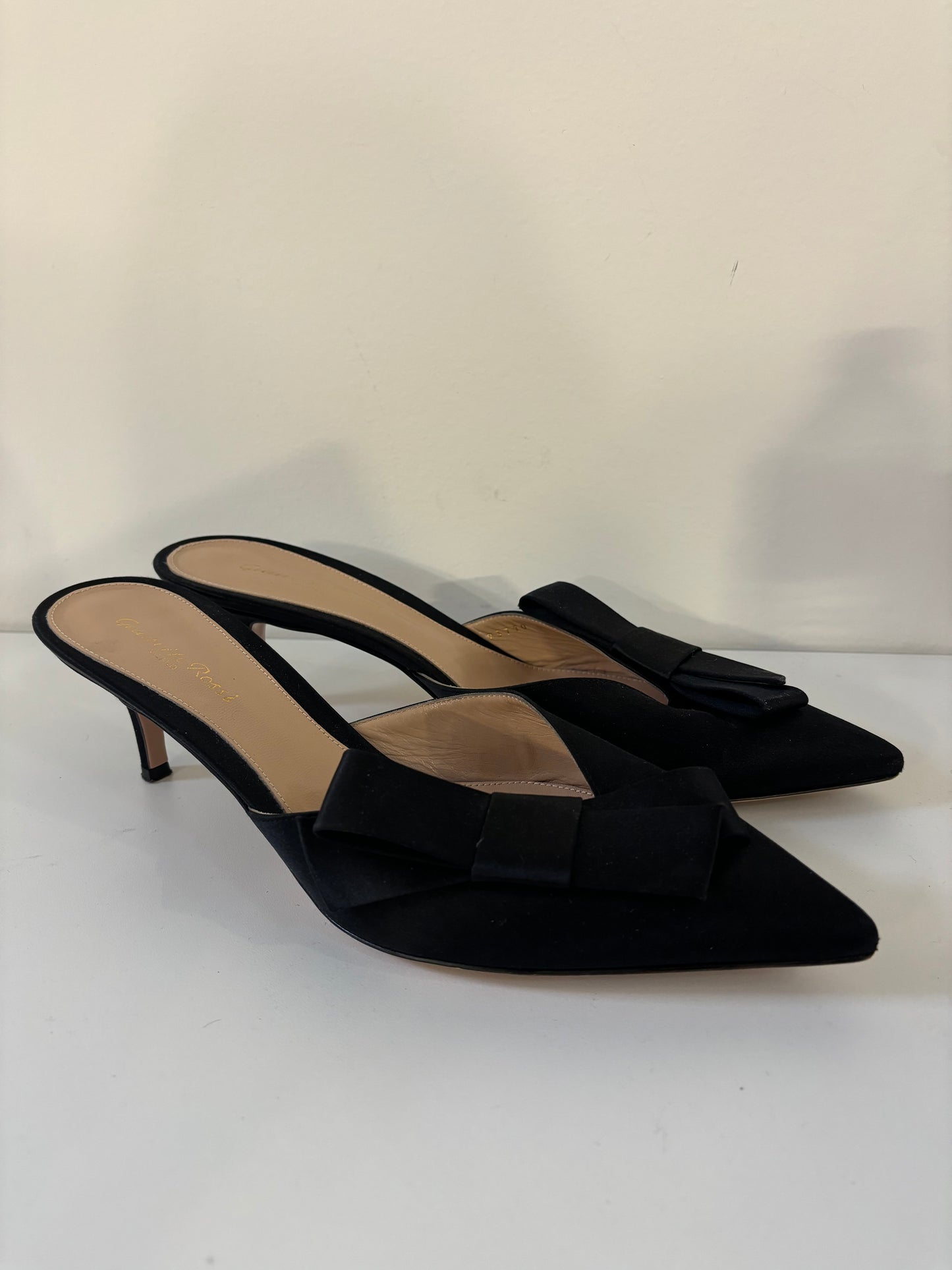 GIANNVITO ROSSI black heels with open back and bow