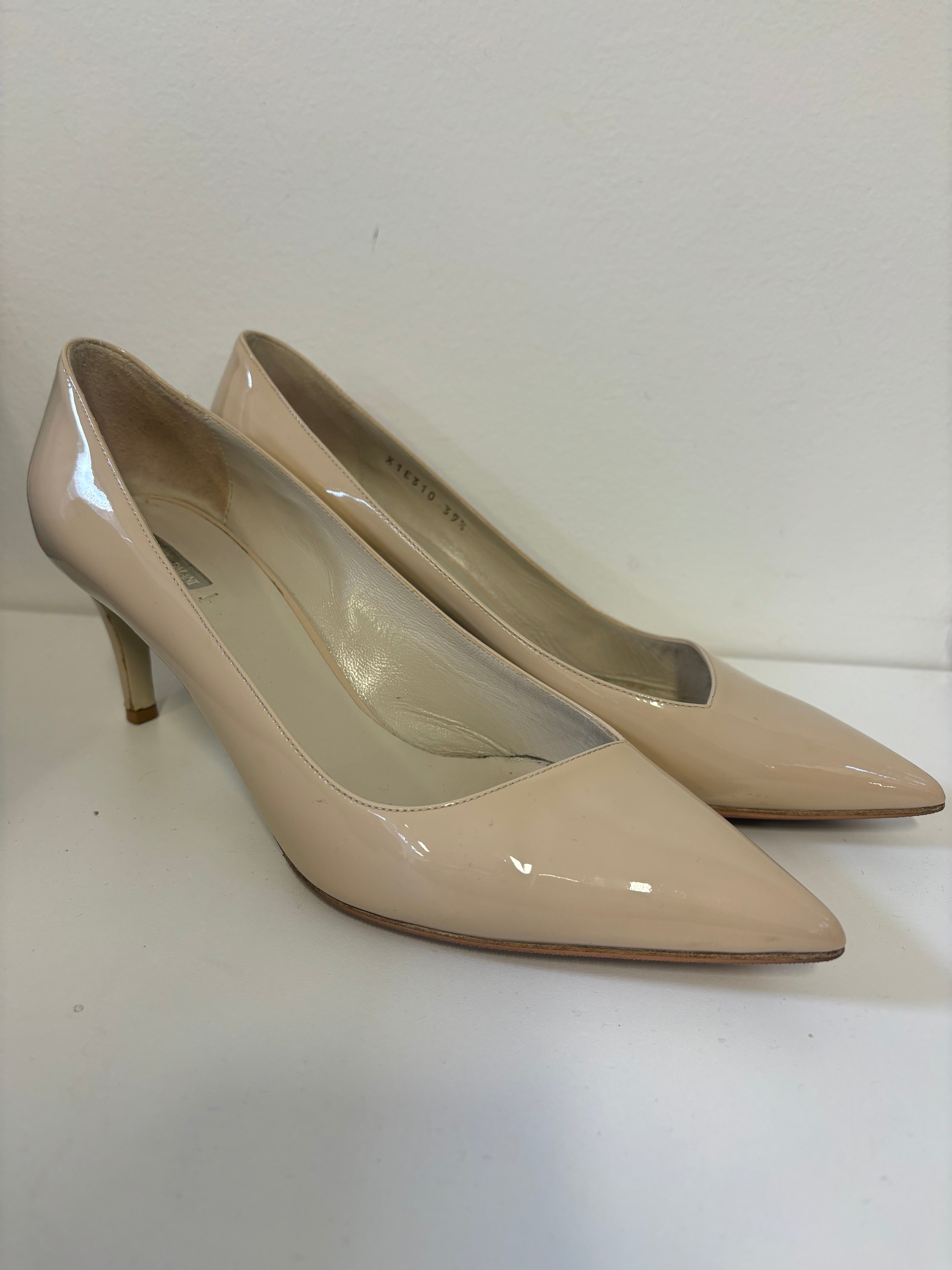 GIORGIO ARMANI patent leather ivory pumps