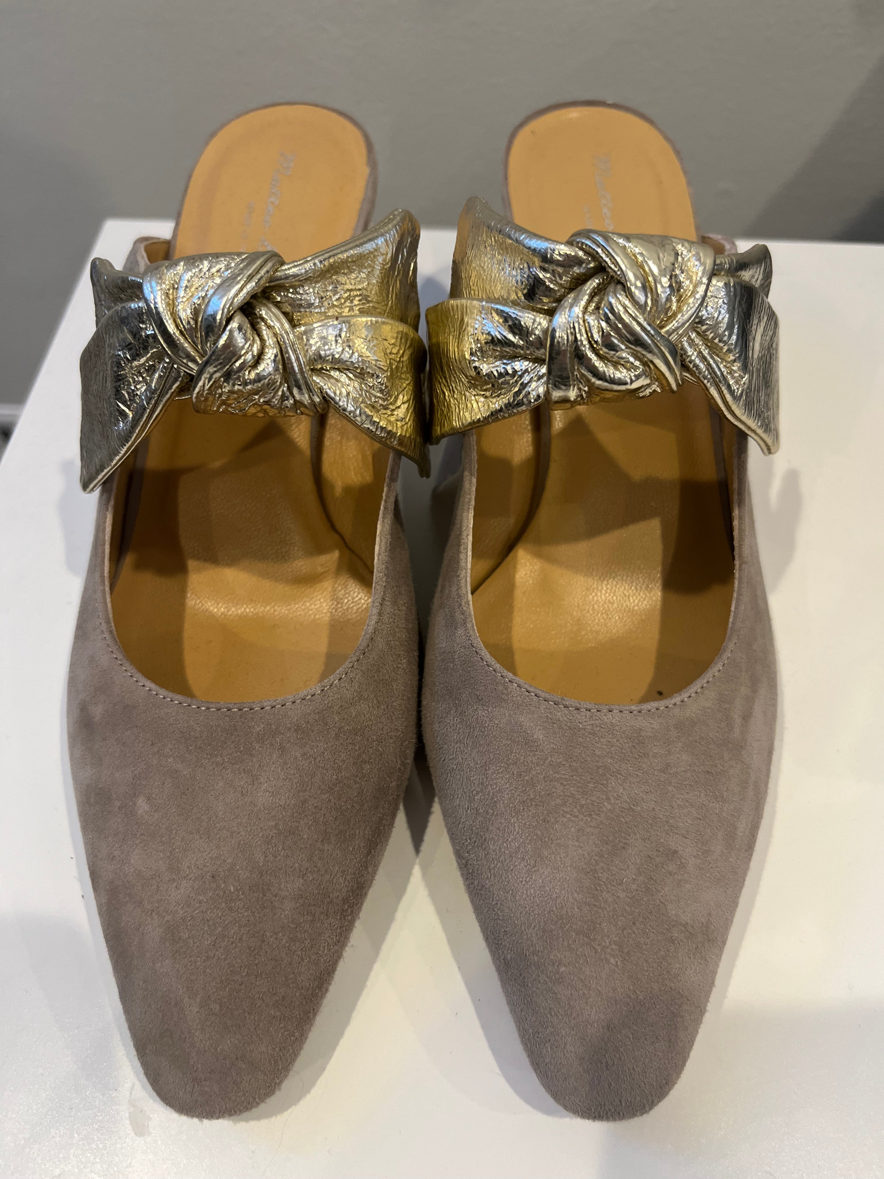 MATTEO BERTONI suede heels