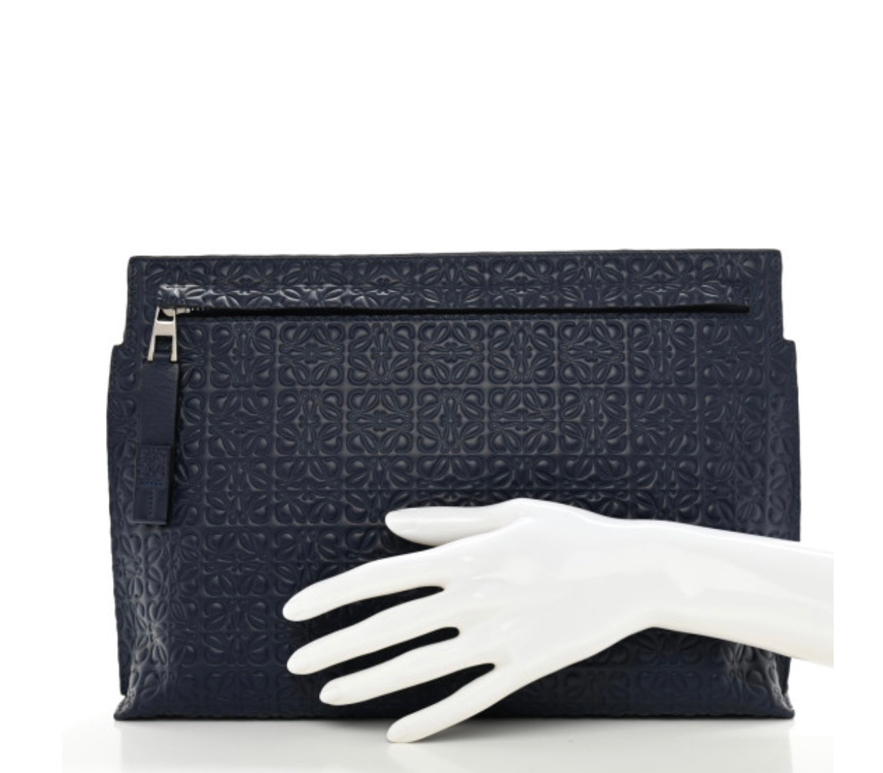 LOEWE
Calfskin Embossed Repeat T Pouch Navy