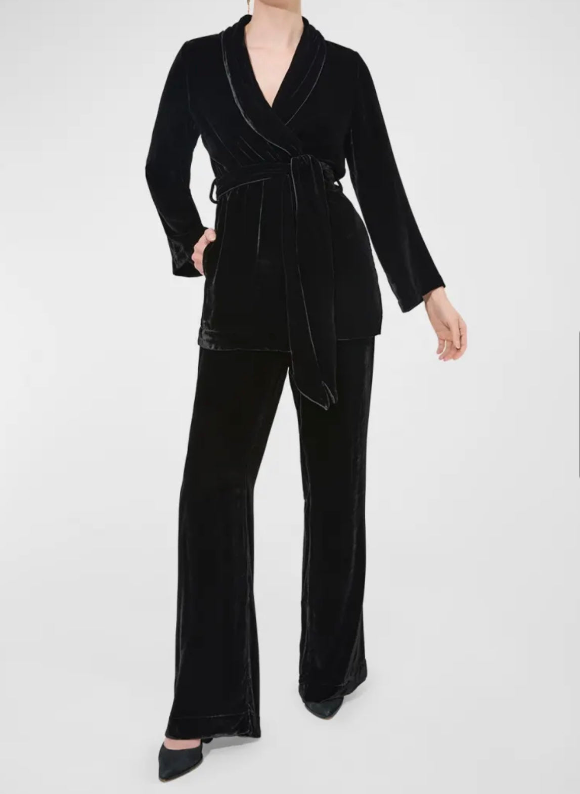 SLEEPING WITH JACQUES
Bon Vivant Shawl-Collar Mini Velvet Robe & Matching Pants