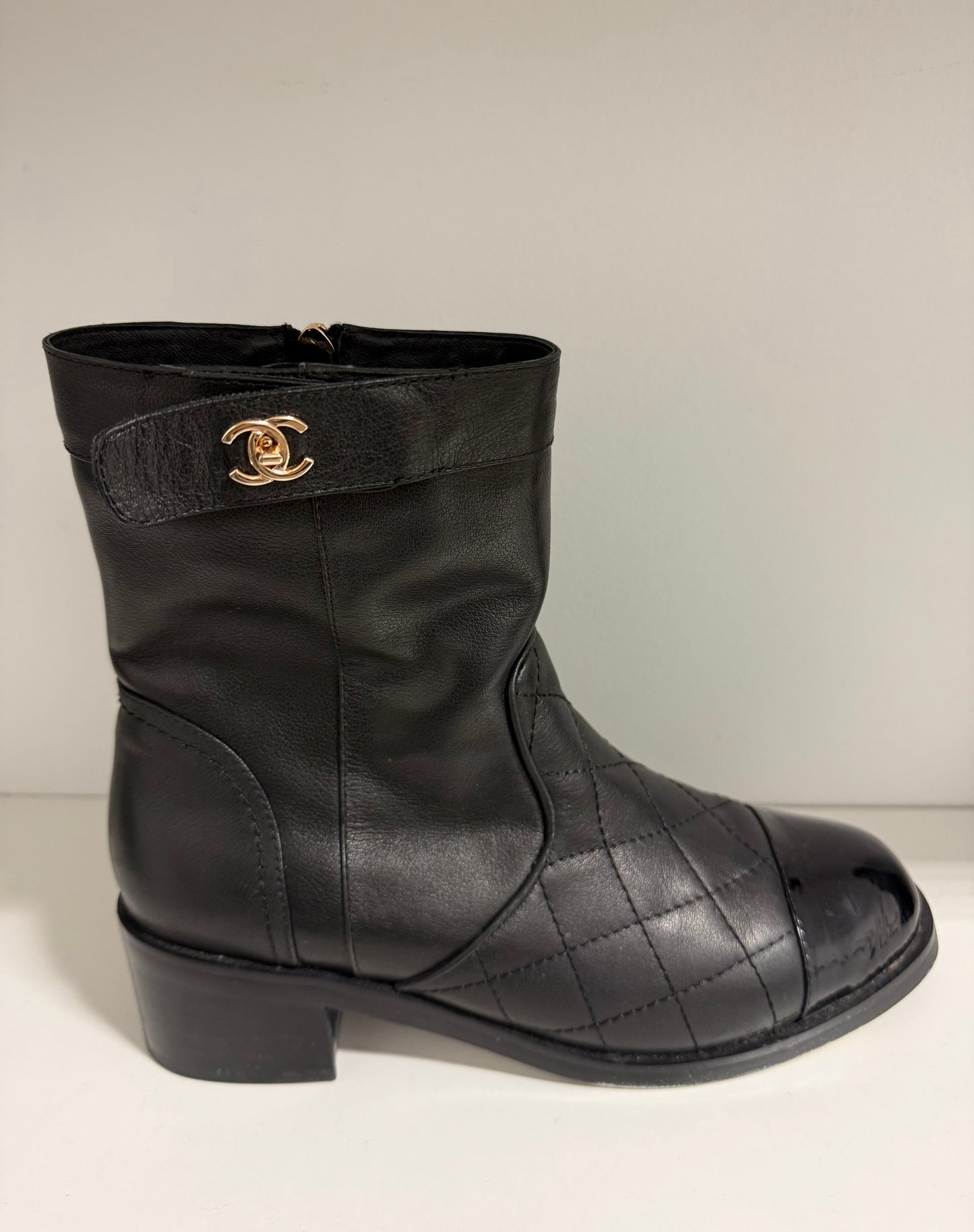 Preloved Chanel - Black Leather Quilted CC logo boots