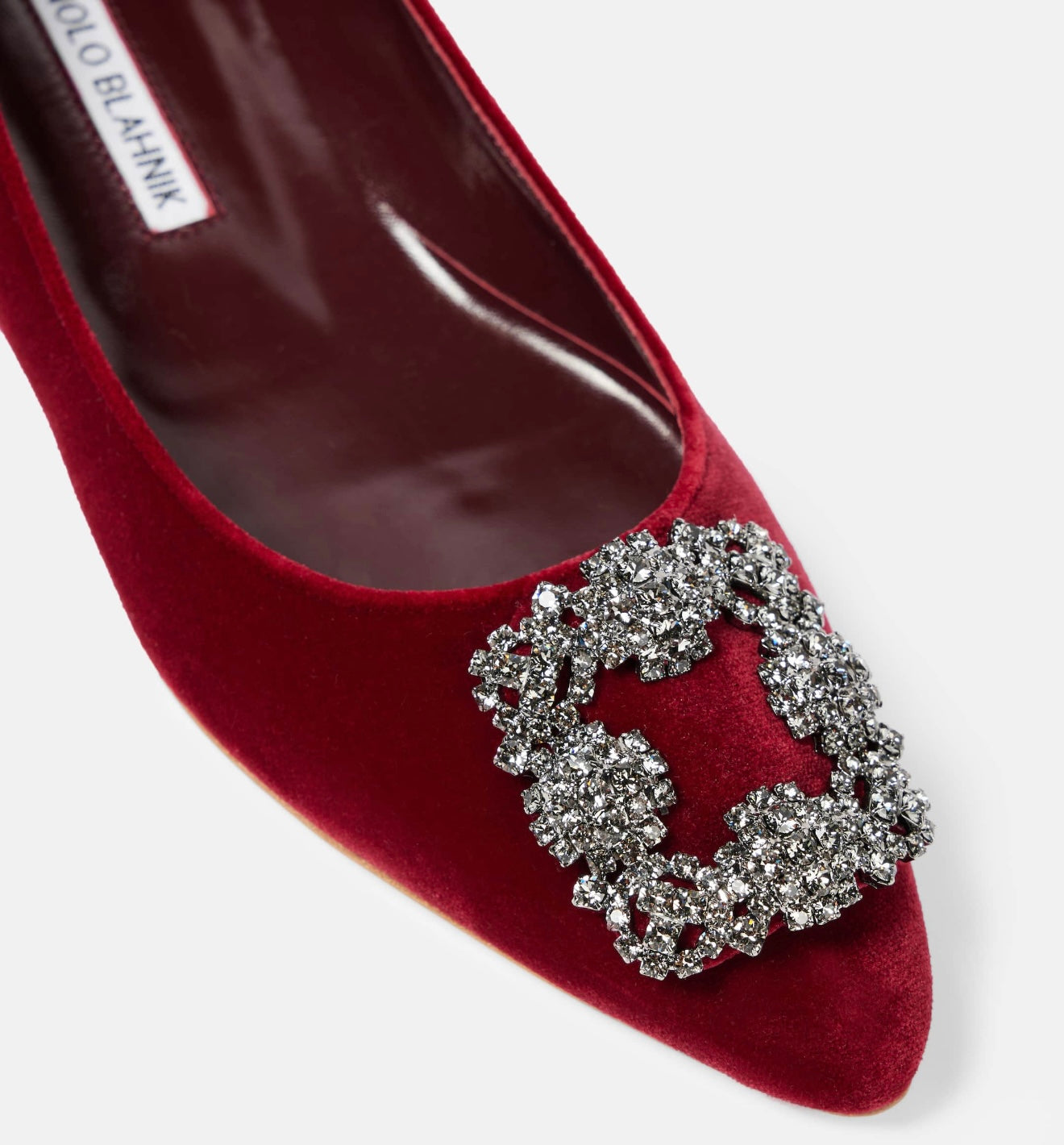 MANOLO BLAHNIK
Hangisi embellished velvet ballet flats