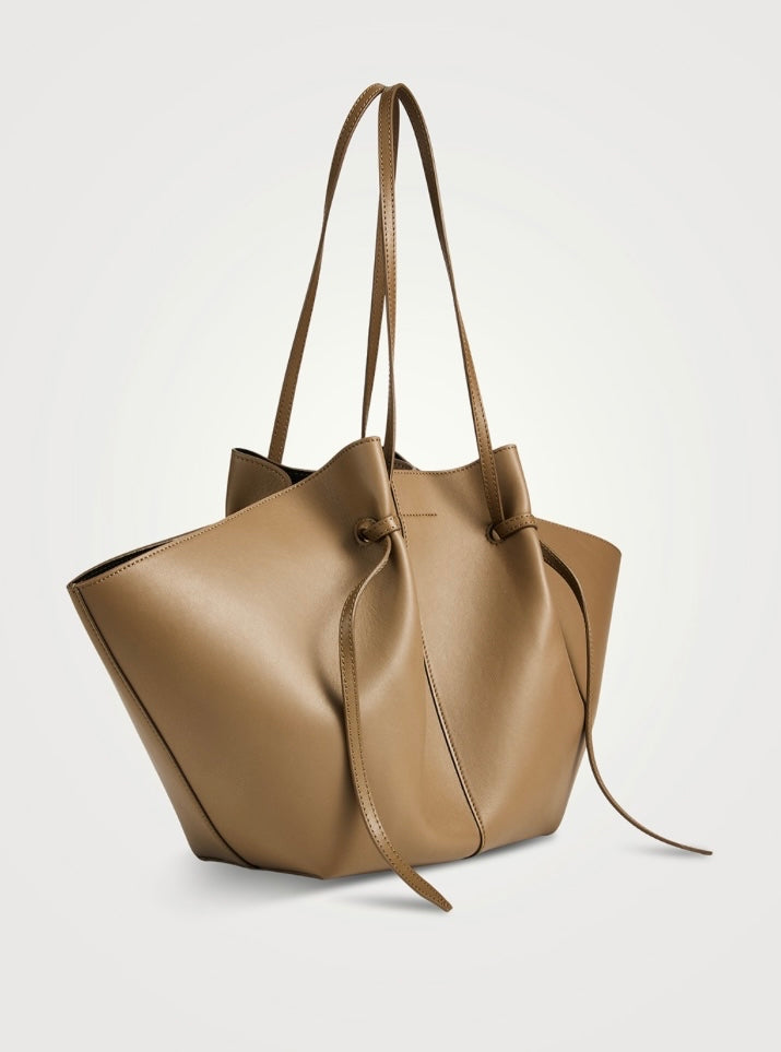 YUZEFI
Large Mochi Leather Tote Bag in Auburn