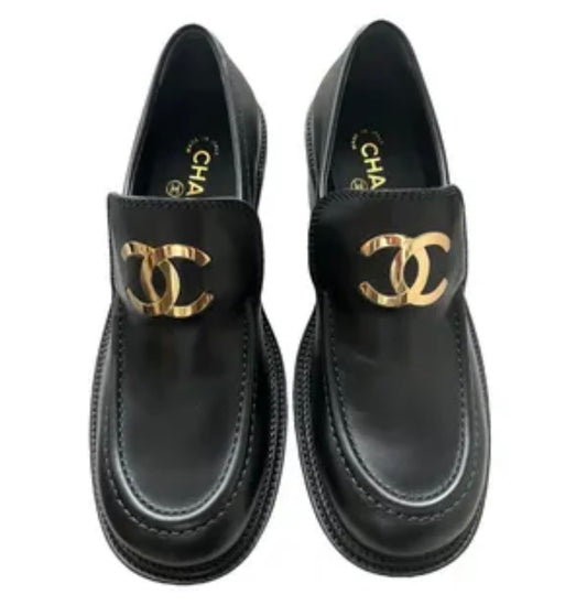 Preloved Chanel - Large CC loafers