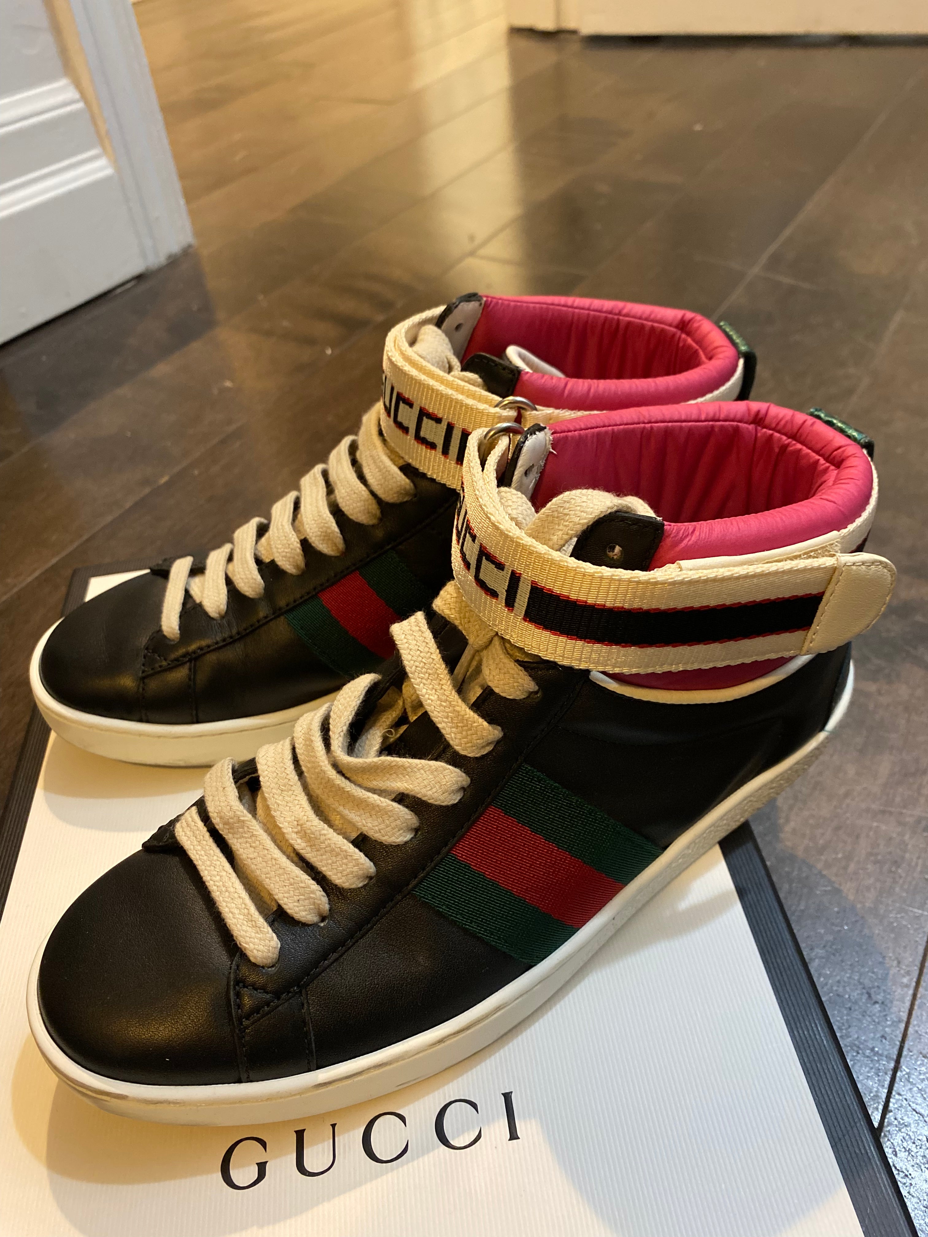 GUCCI
ANKLE HIGH SPORT SHOES WITH A 'WEB' STRIPE