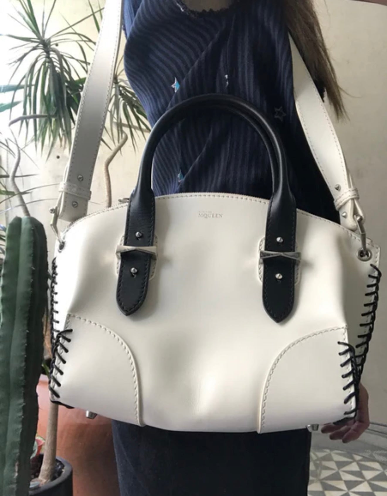 ALEXANDER McQUEEN WHITE LEATHER 'LEGEND' SHOPPER TOTE WHIPSTITCH HANDBAG