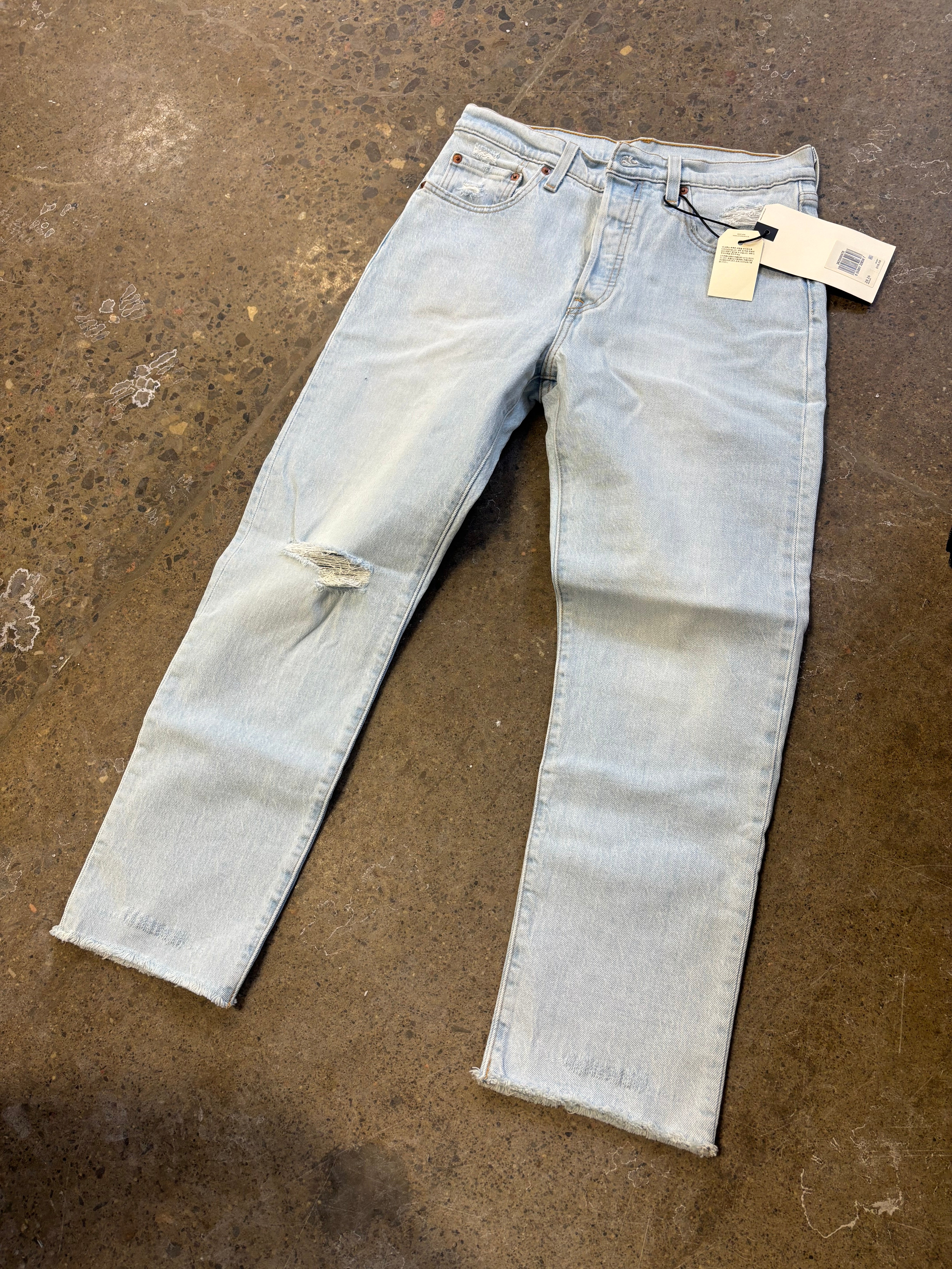 LEVI'S light wash cropped jeans with rips NWT