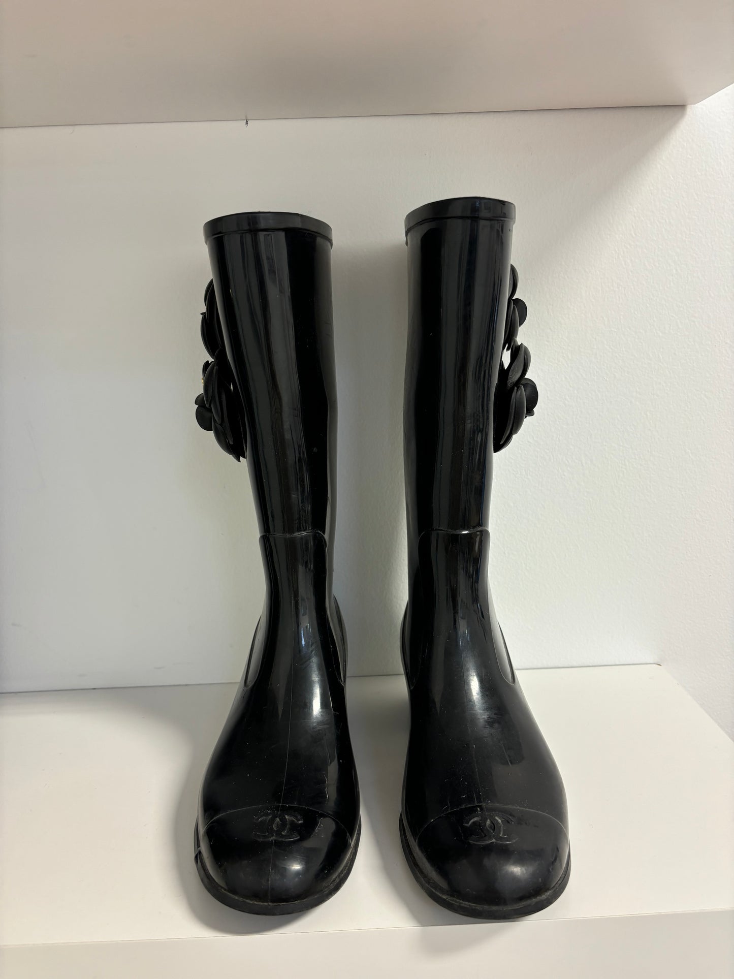 Preloved Chanel logo Rain Boots