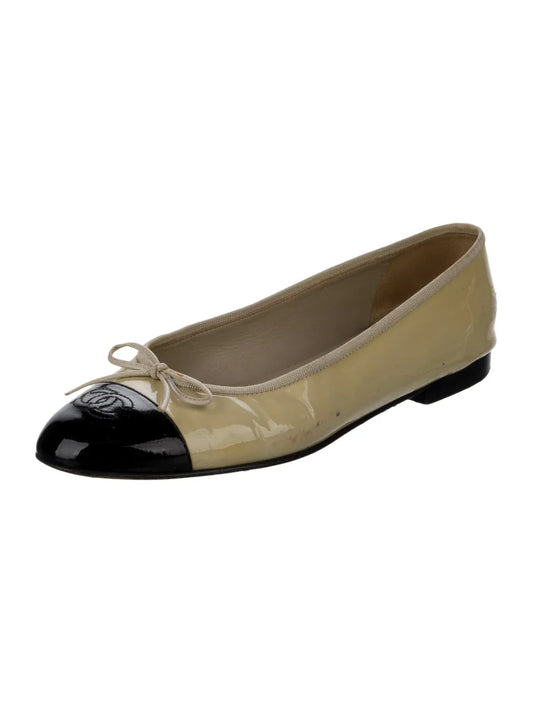 PRE-LOVED CHANEL beige and black patent leather ballet flats