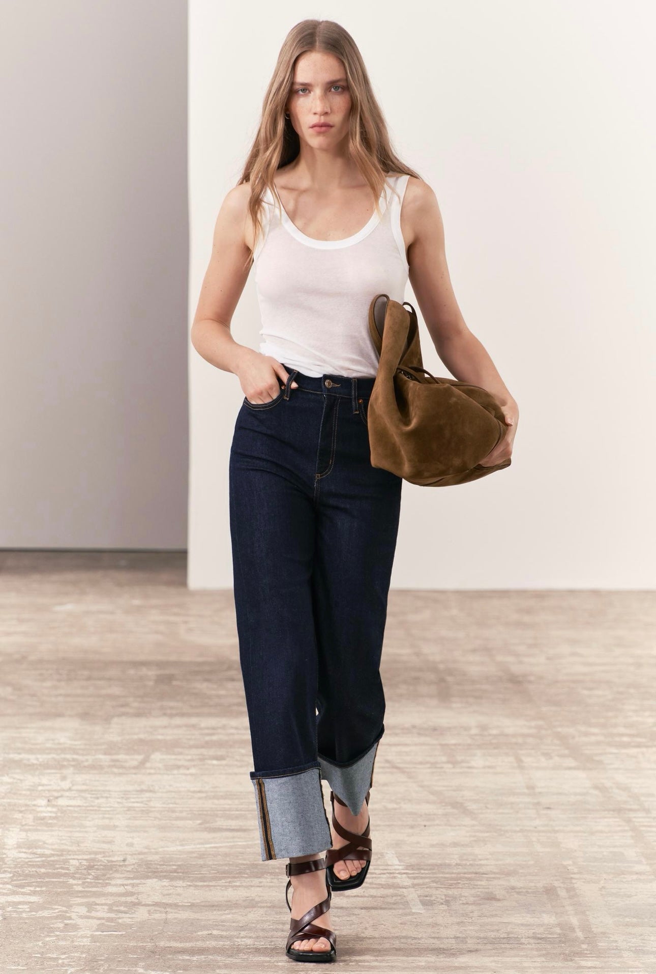 ZARA - STRAIGHT CUT HIGH WAISTED JEANS