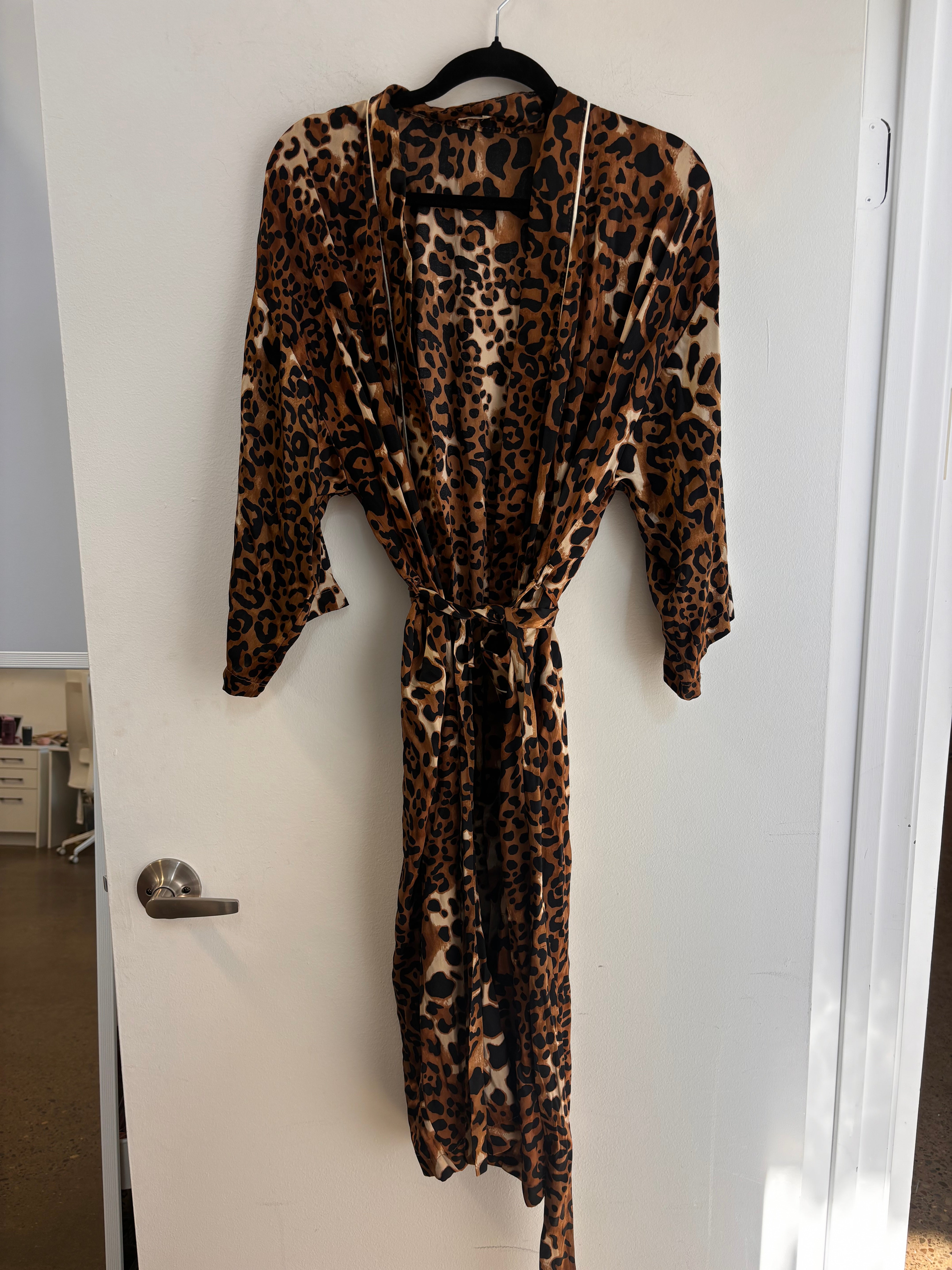 Ware leopard print silk blend robe, with bag