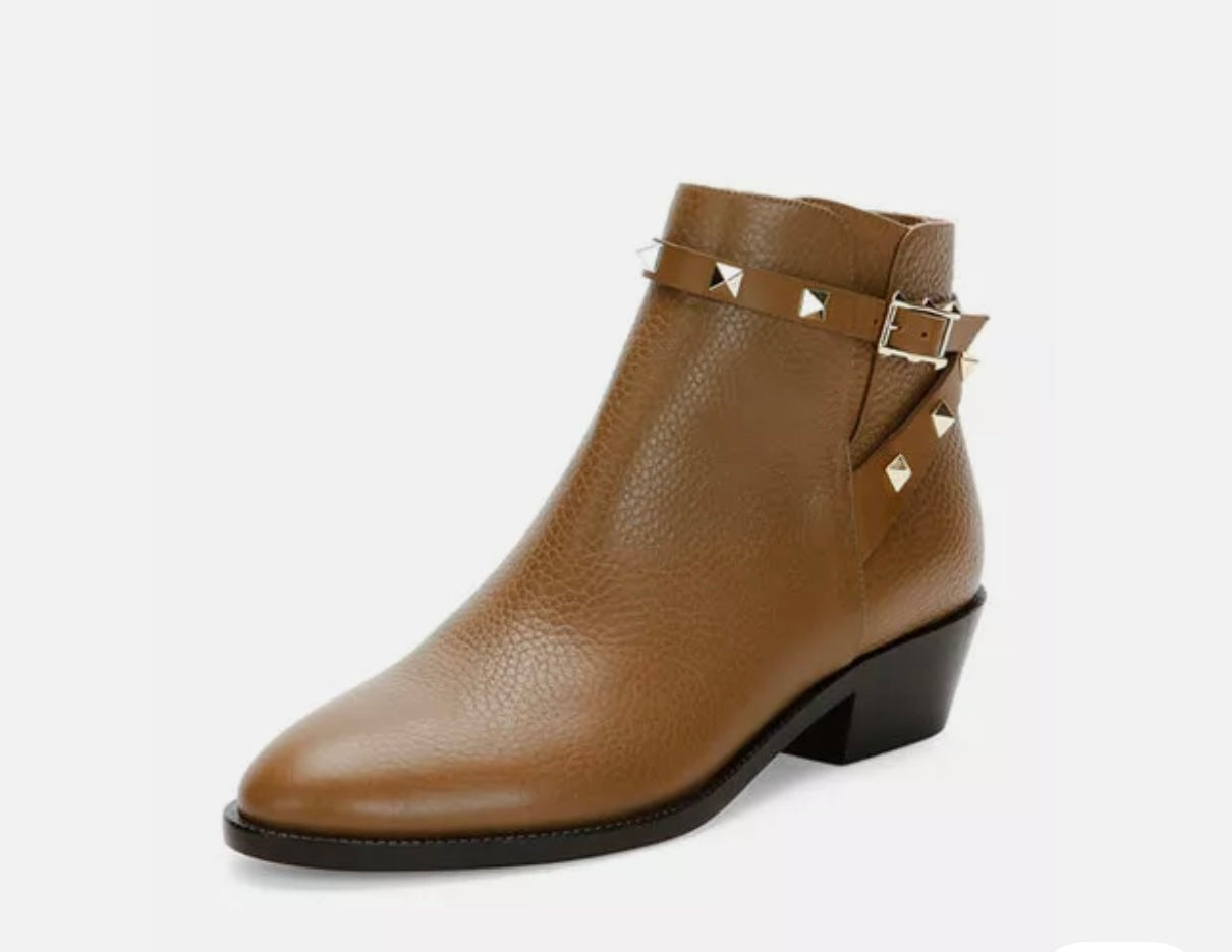 VALENTINO GARAVANI 
Grained Calfskin Rockstud Single Buckle 35mm Cowboy Ankle Boots