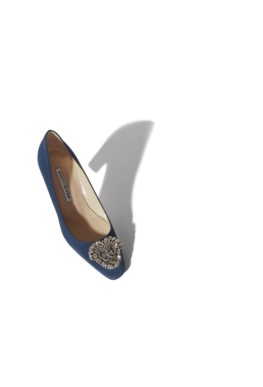 Manolo Blahnik - OKKATO Navy Crêpe De Chine Jewel Buckle Pumps