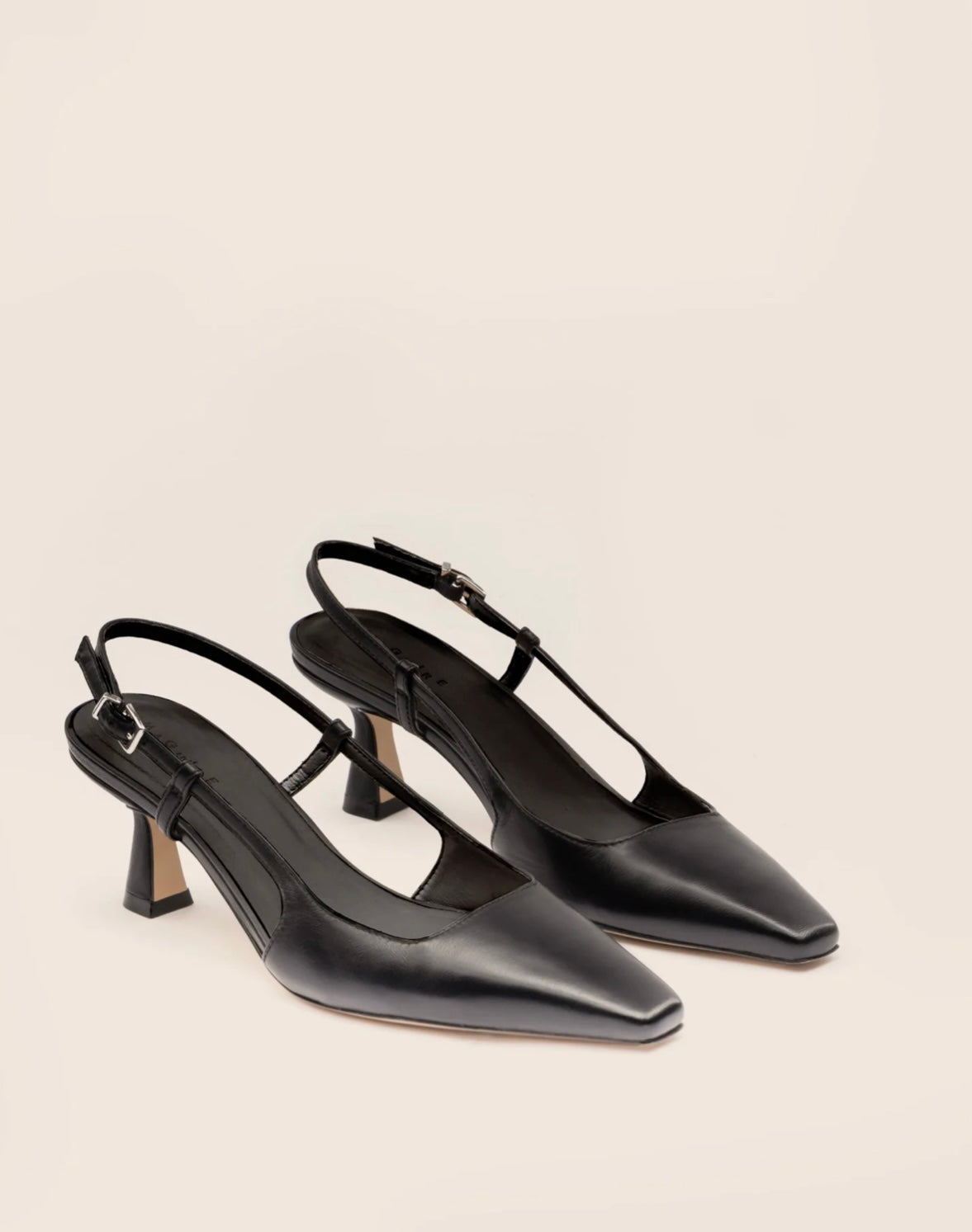 Maguire - Bahia Black Pump
Heeled Pump