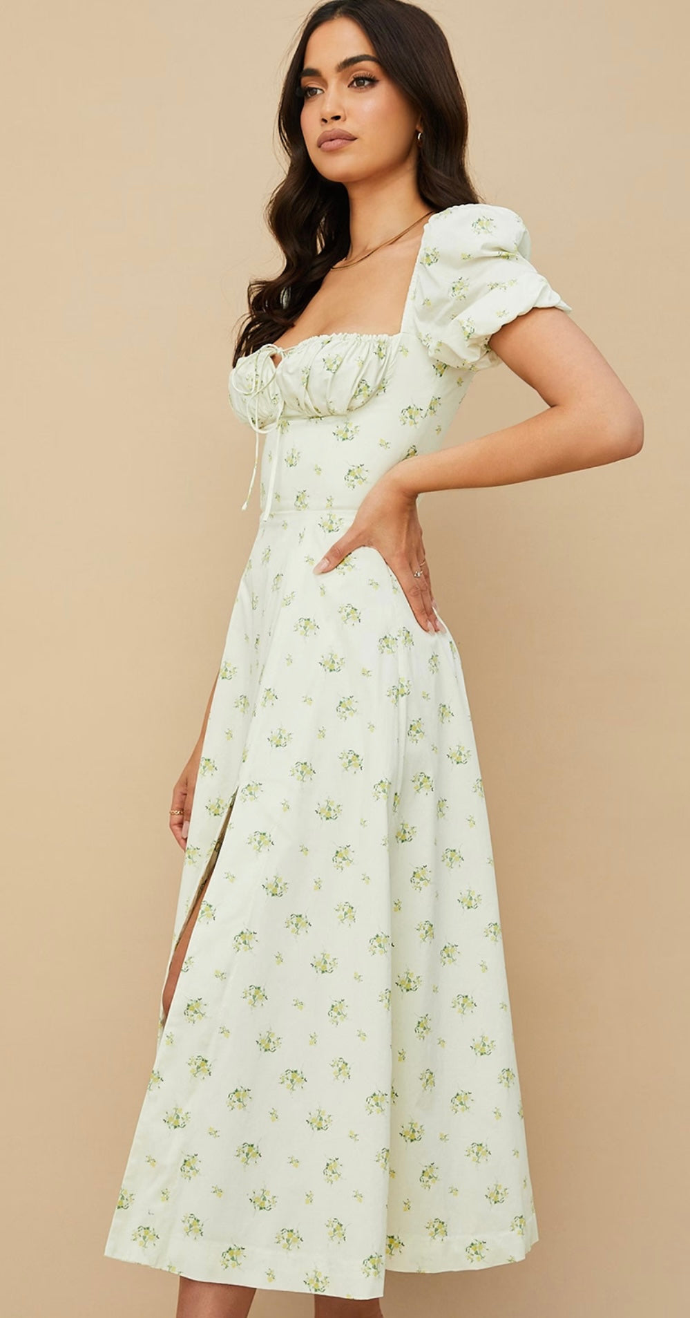HOUSE OF CB - TALLULAH
IVORY FLORAL PUFF SLEEVE MIDI DRESS