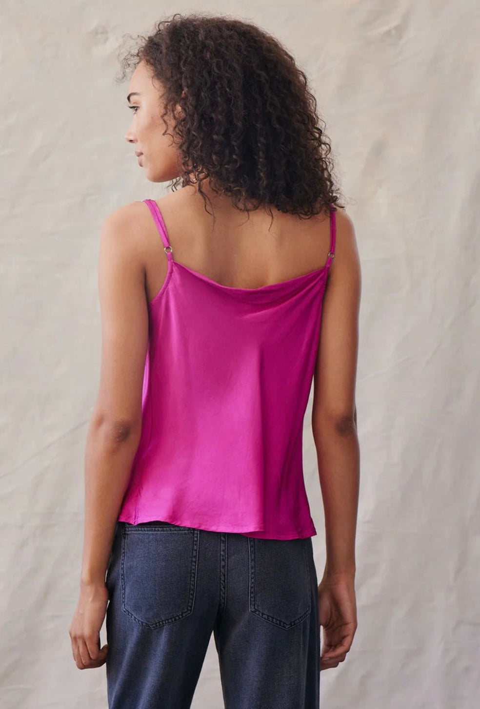 Bella Dahl
Cowl Neck Cami- Rich Magenta