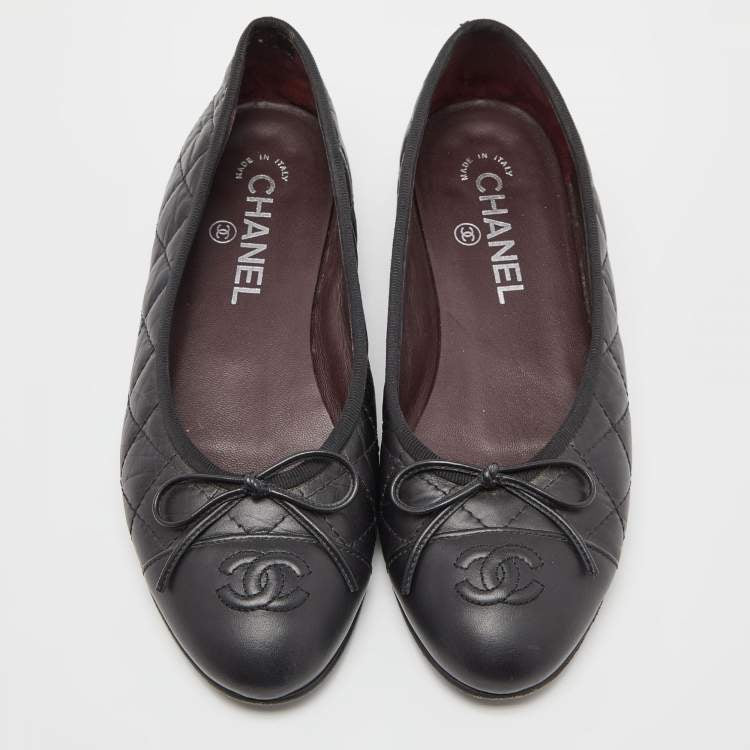 PRE-LOVED CHANEL black leather quilted ballet flats