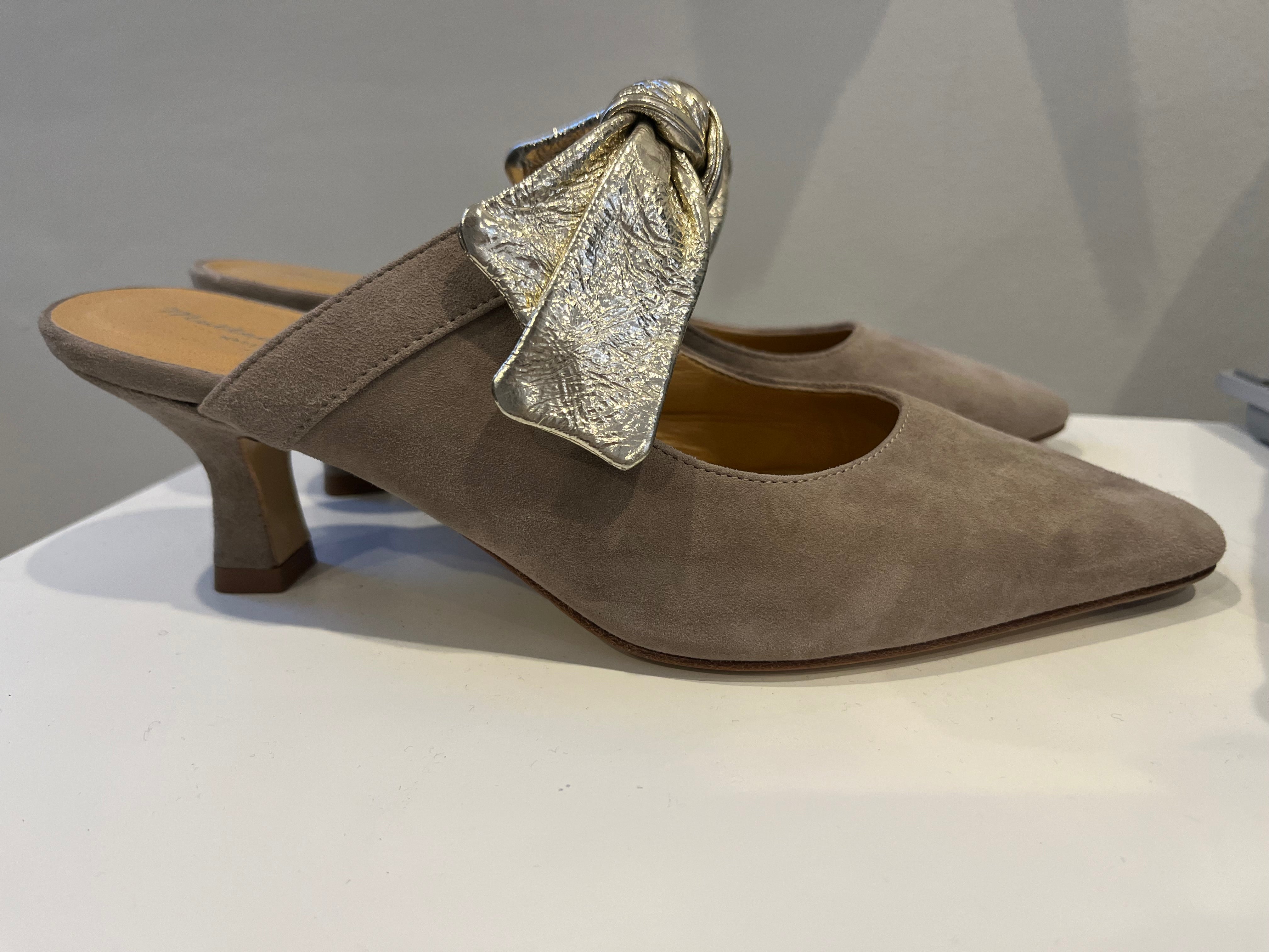 MATTEO BERTONI suede heels