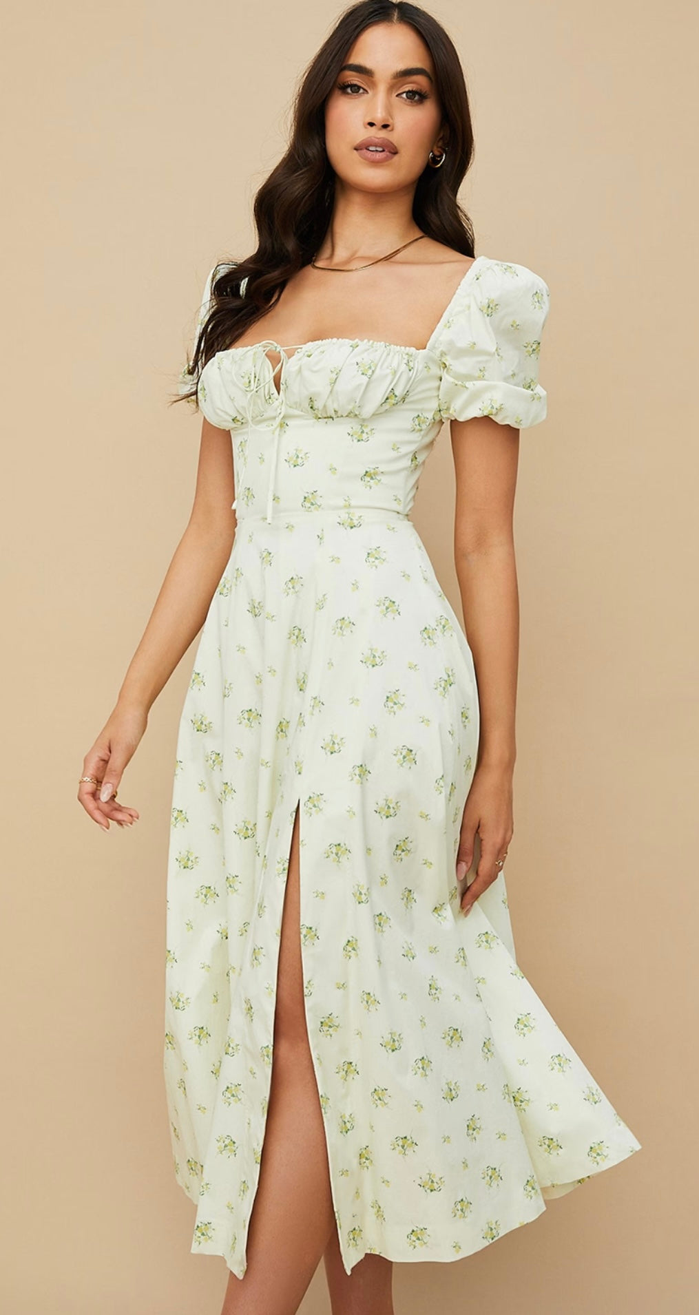 HOUSE OF CB - TALLULAH
IVORY FLORAL PUFF SLEEVE MIDI DRESS