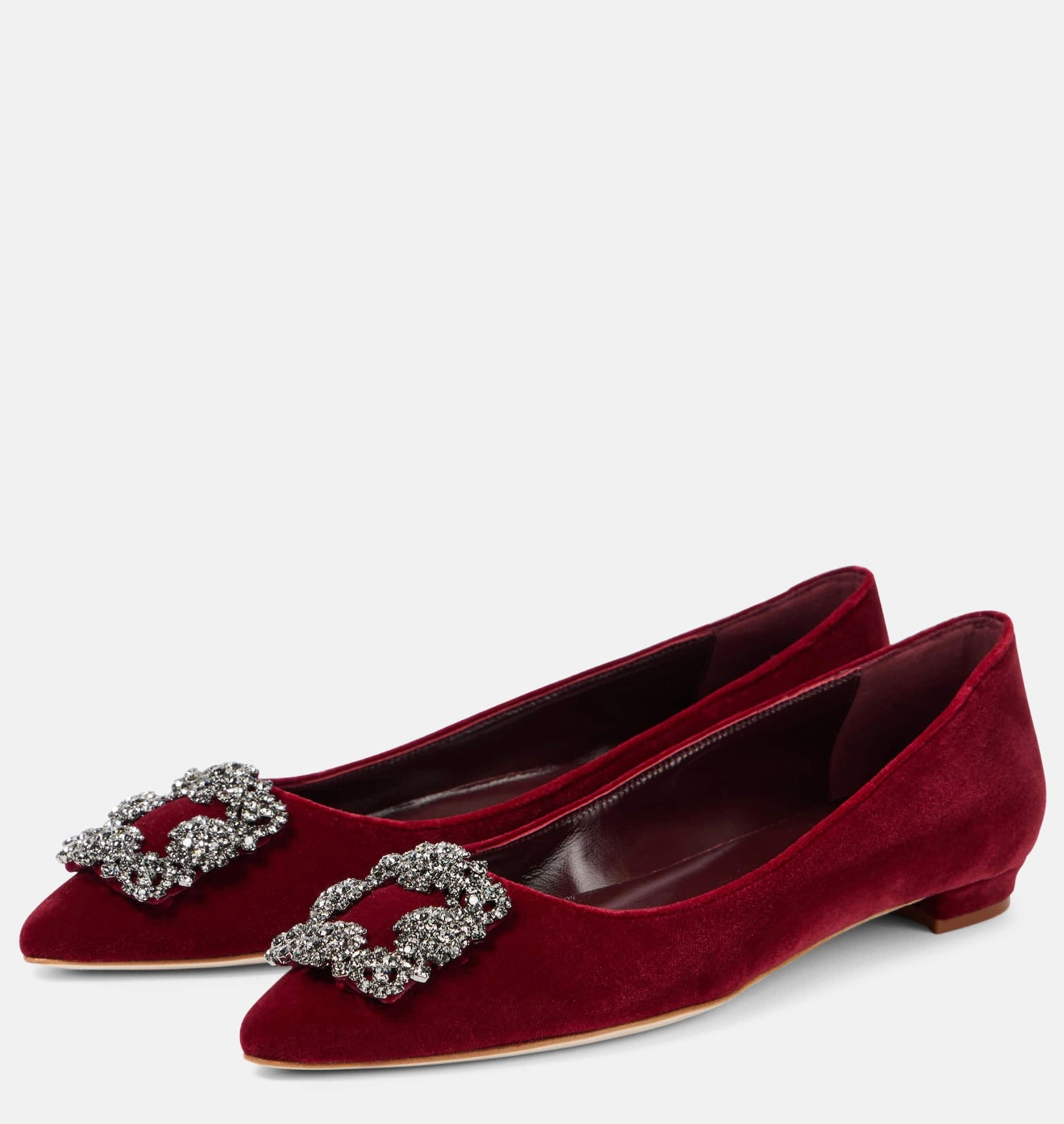 MANOLO BLAHNIK
Hangisi embellished velvet ballet flats