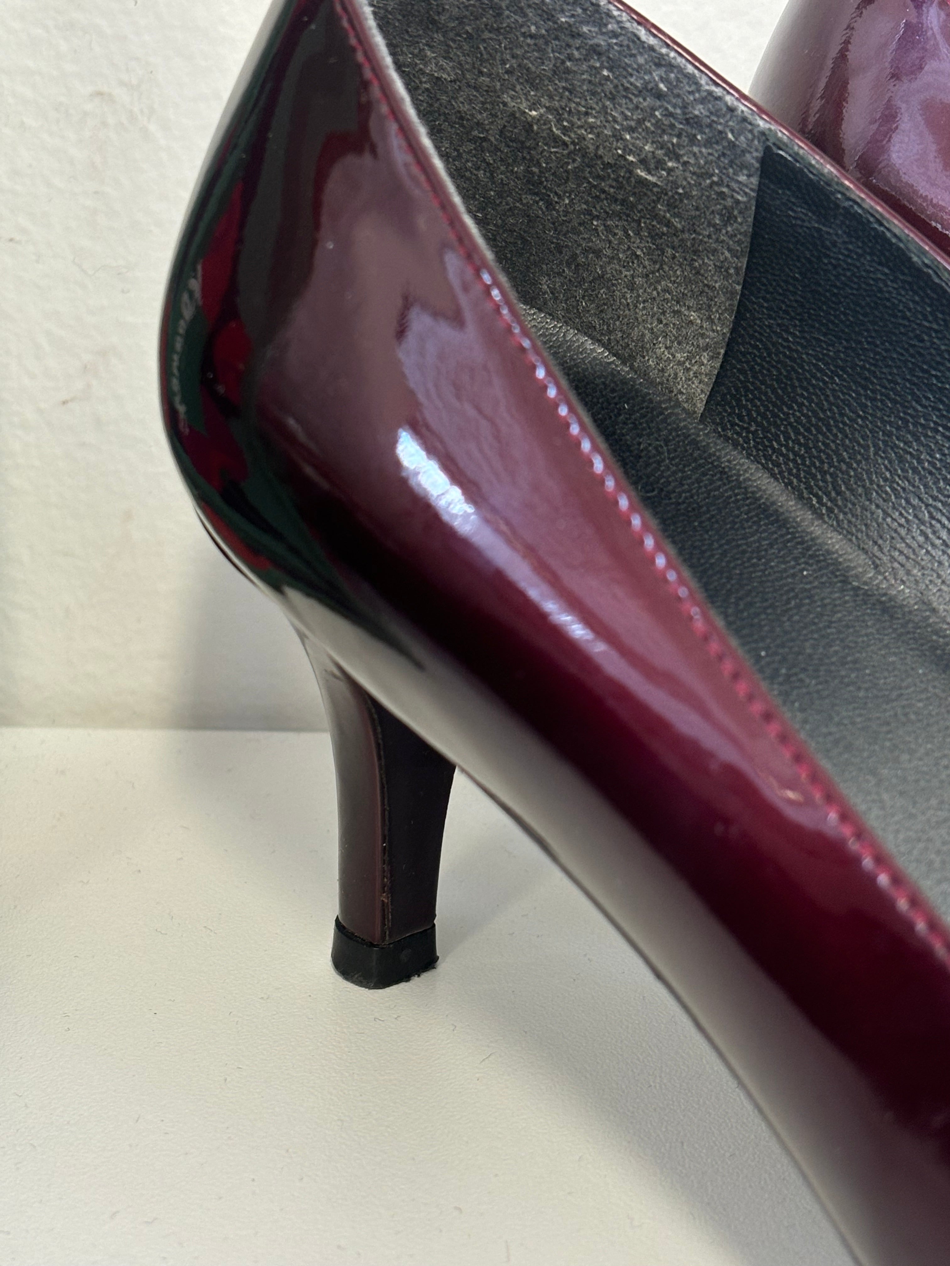 STUART WEITZMAN patent leather burgundy pumps with bow