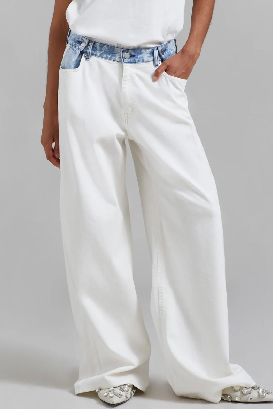 THE FRANKIE SHOP HAYLA CONTRAST DENIM PANTS - OFF WHITE/BLUE