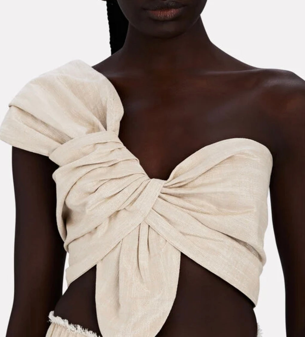 JUST BEE QUEEN
Sol Knotted One-Shoulder Crop Top